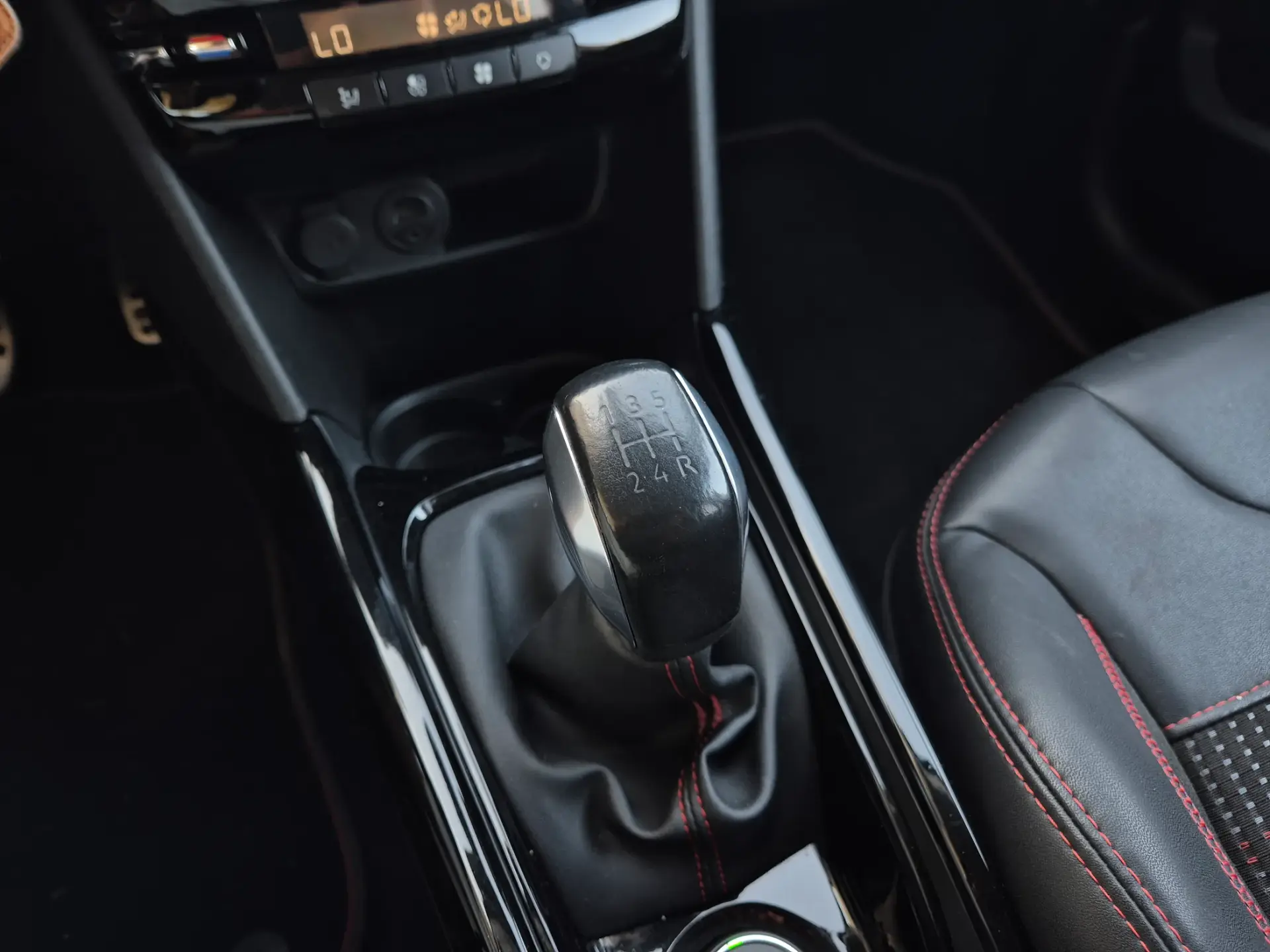 Peugeot 2008 Outro 32