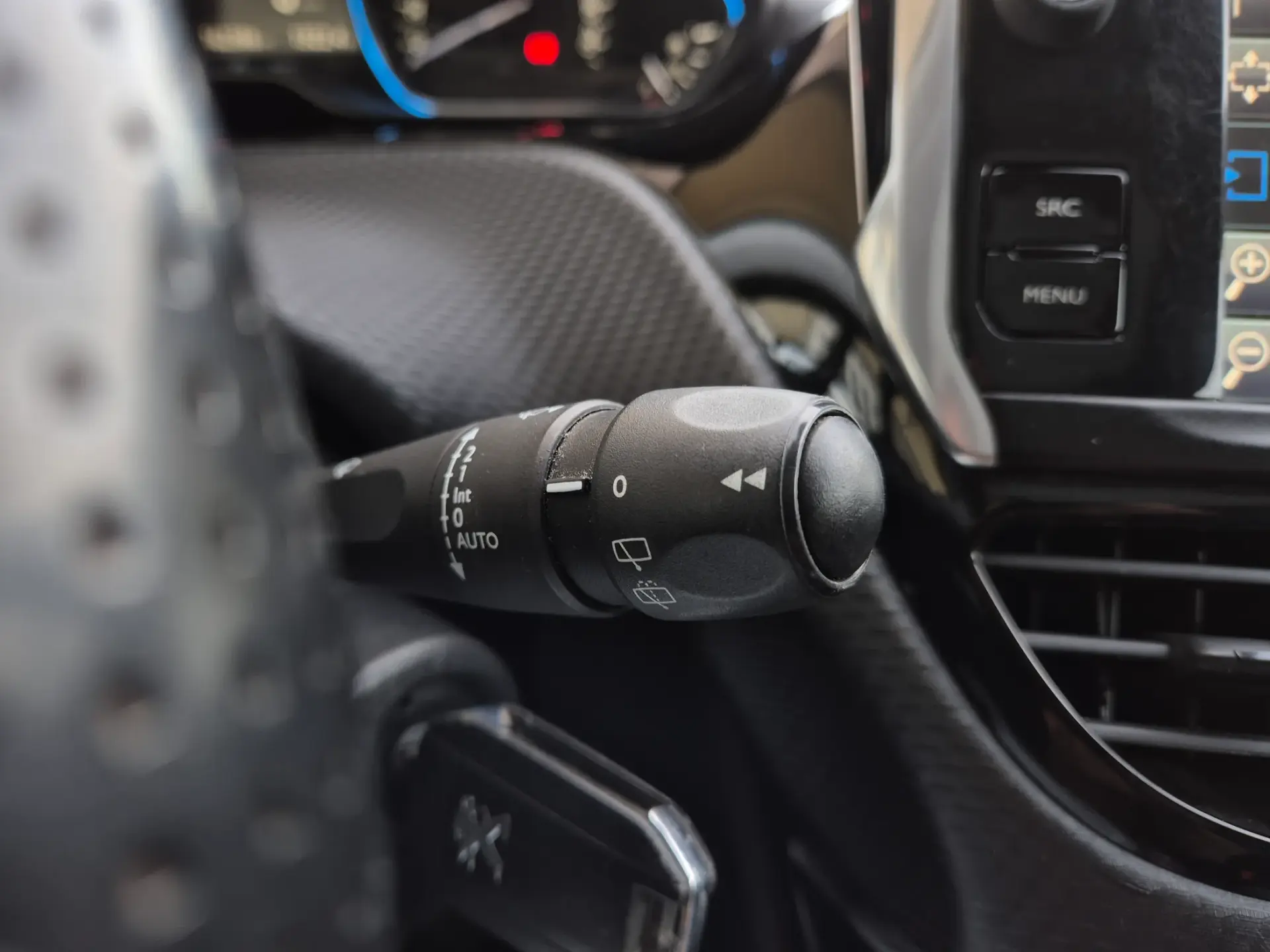Peugeot 2008 1.6 BlueHDi Crossway 23
