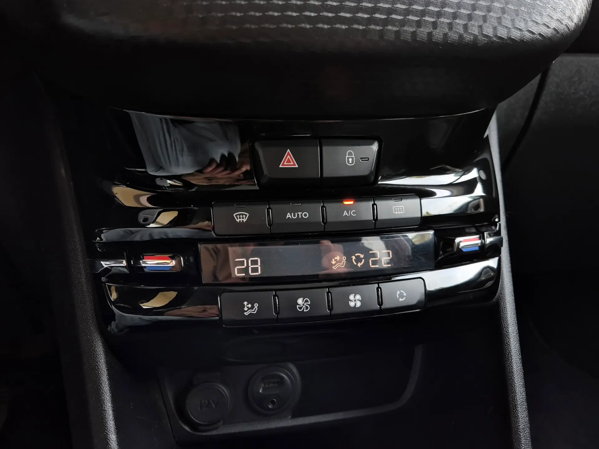 Peugeot 2008 1.6 BlueHDi Crossway 28