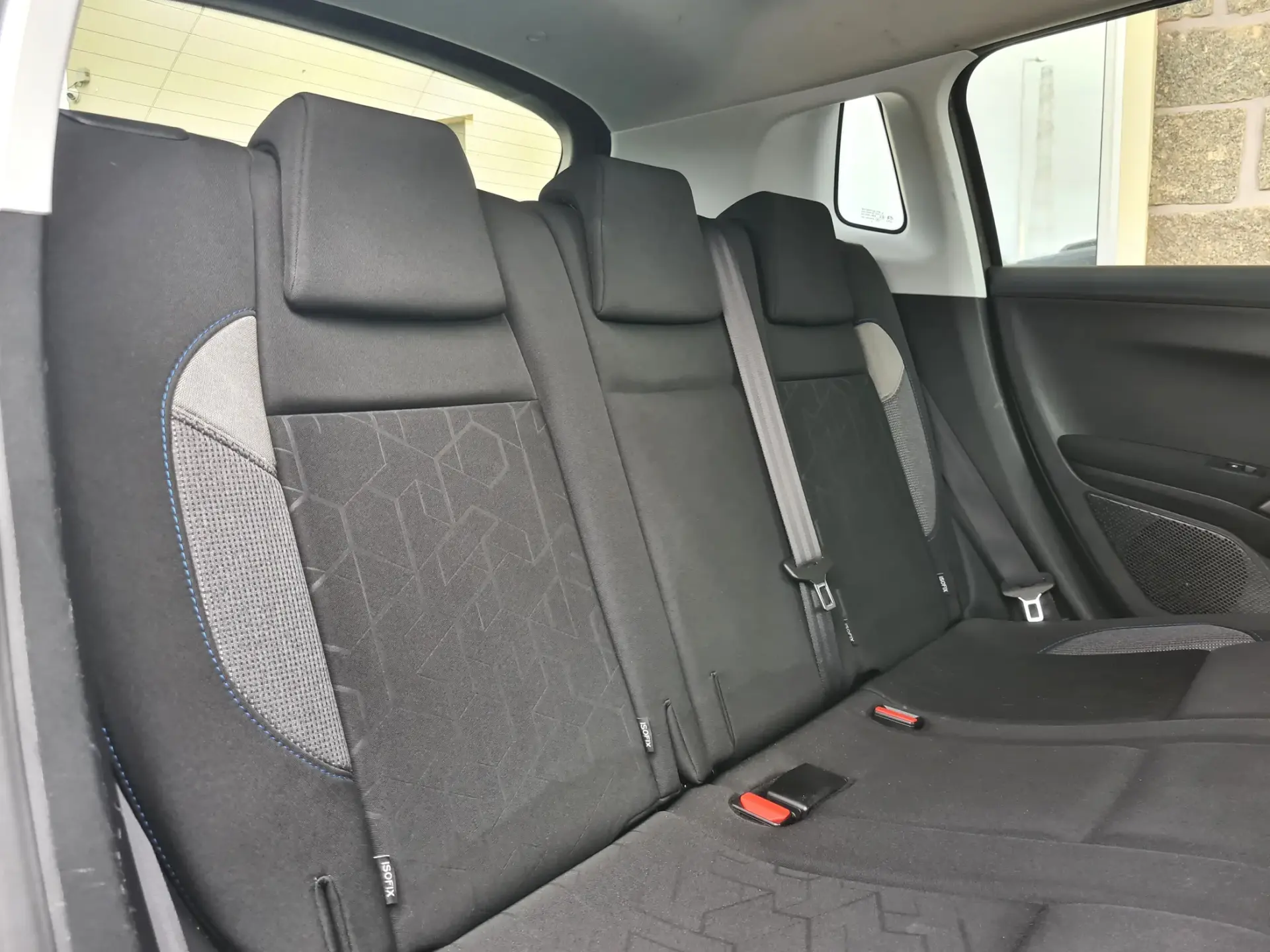 Peugeot 2008 1.5 BlueHDi Signature 8