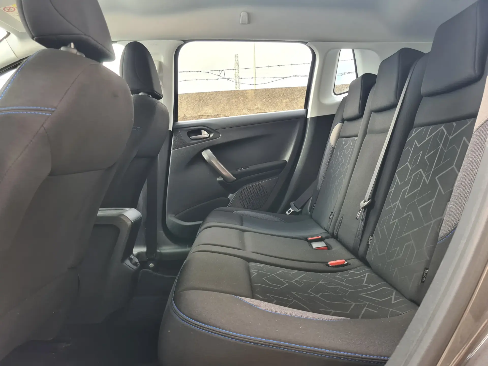 Peugeot 2008 1.5 BlueHDi Signature 11