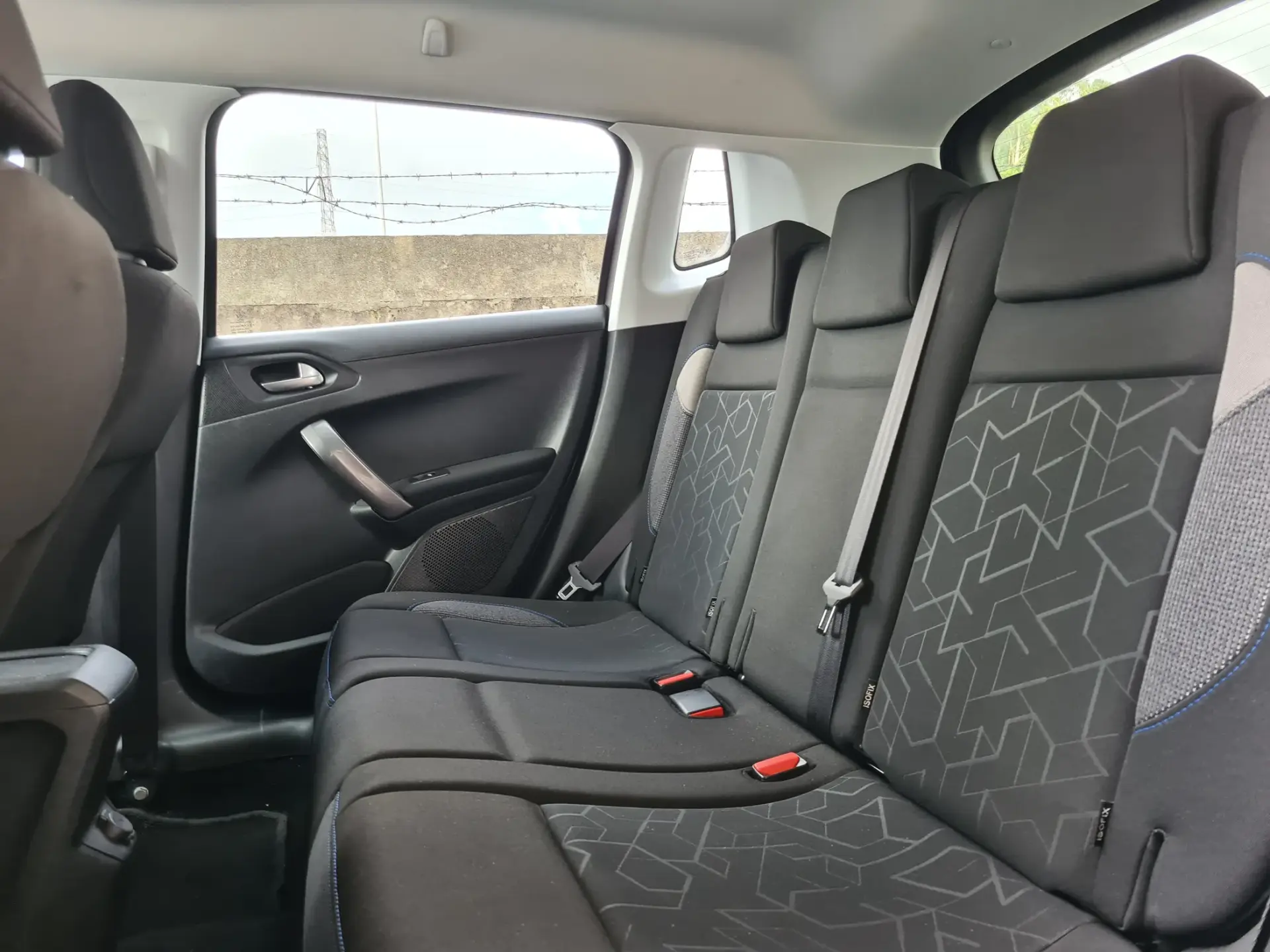 Peugeot 2008 1.5 BlueHDi Signature 12