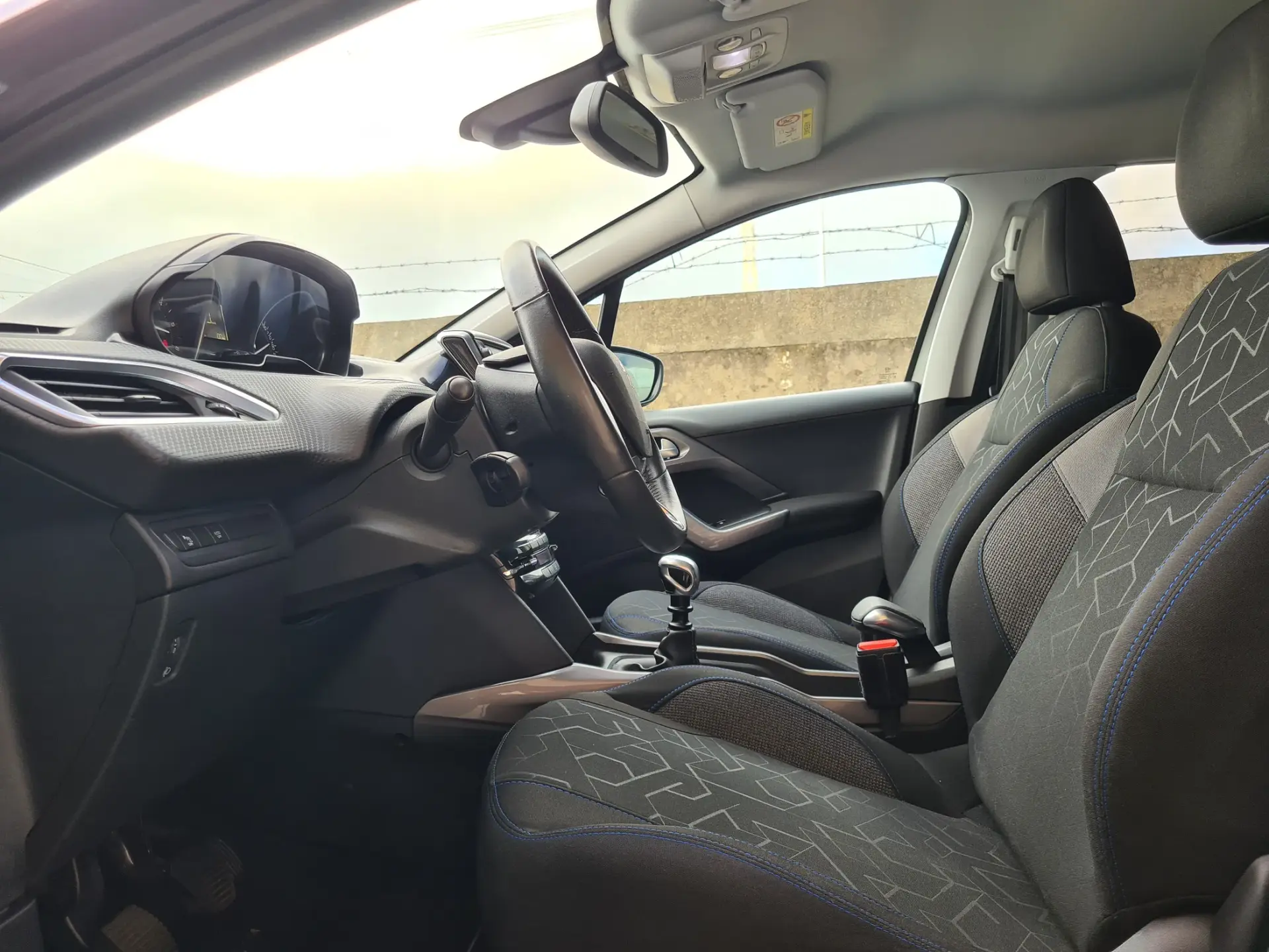 Peugeot 2008 1.5 BlueHDi Signature 13