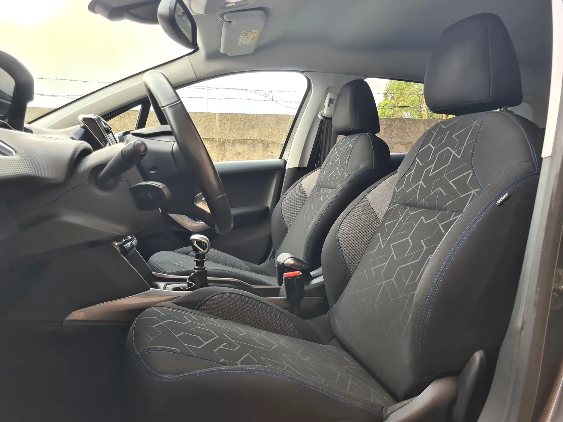 Peugeot 2008 1.5 BlueHDi Signature 14