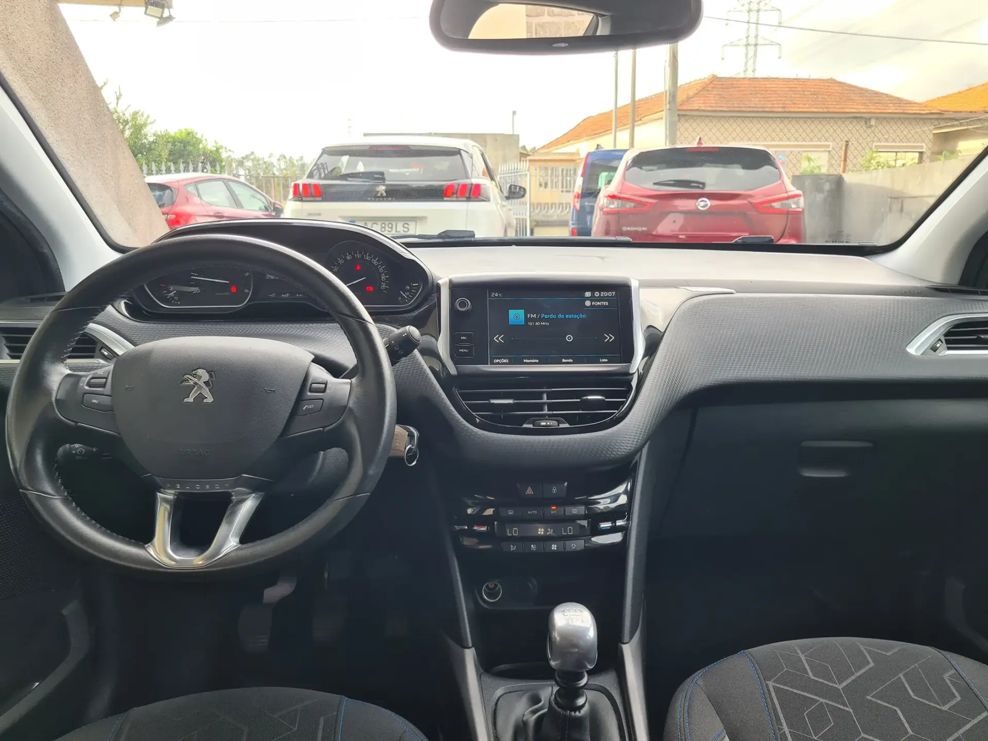 Peugeot 2008 1.5 BlueHDi Signature 16
