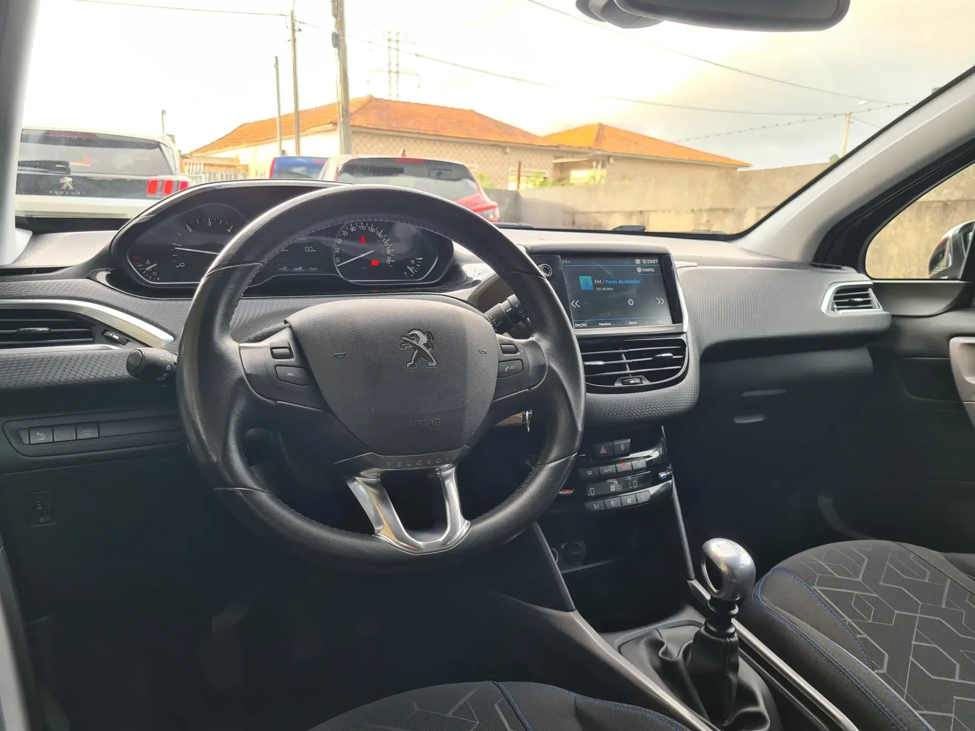 Peugeot 2008 1.5 BlueHDi Signature 15