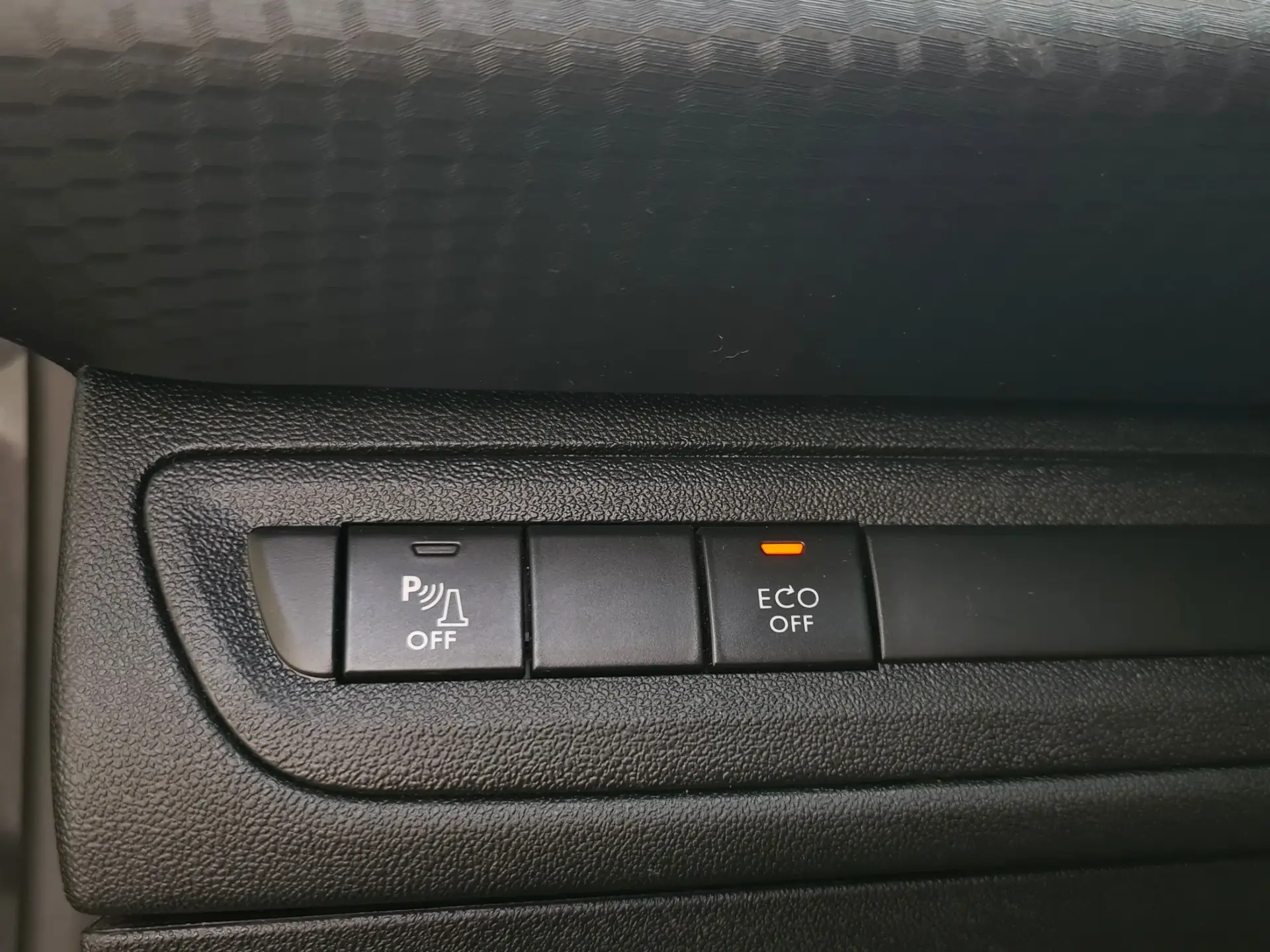 Peugeot 2008 1.5 BlueHDi Signature 26