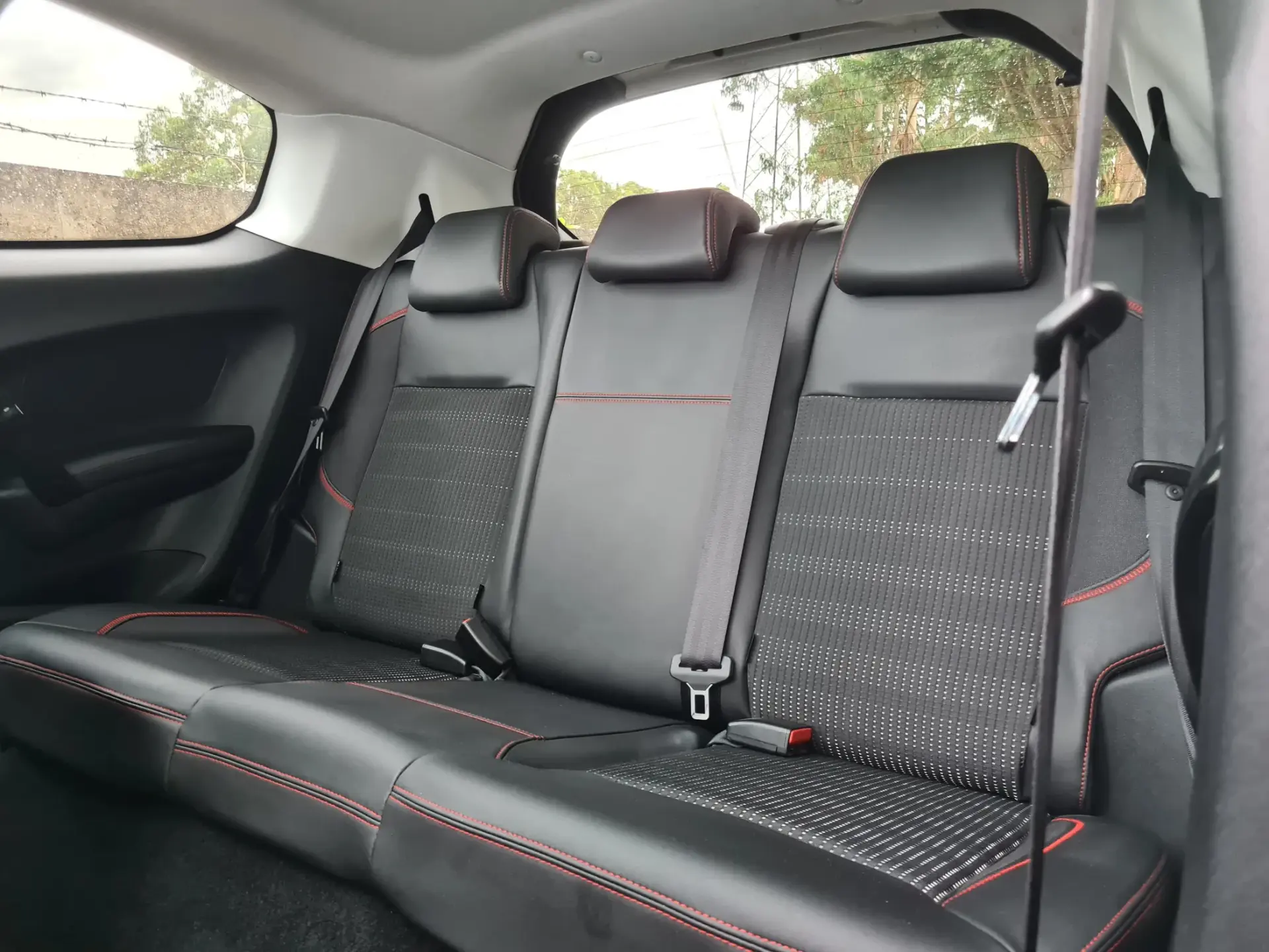 Peugeot 208 1.2 PureTech GT Line 13