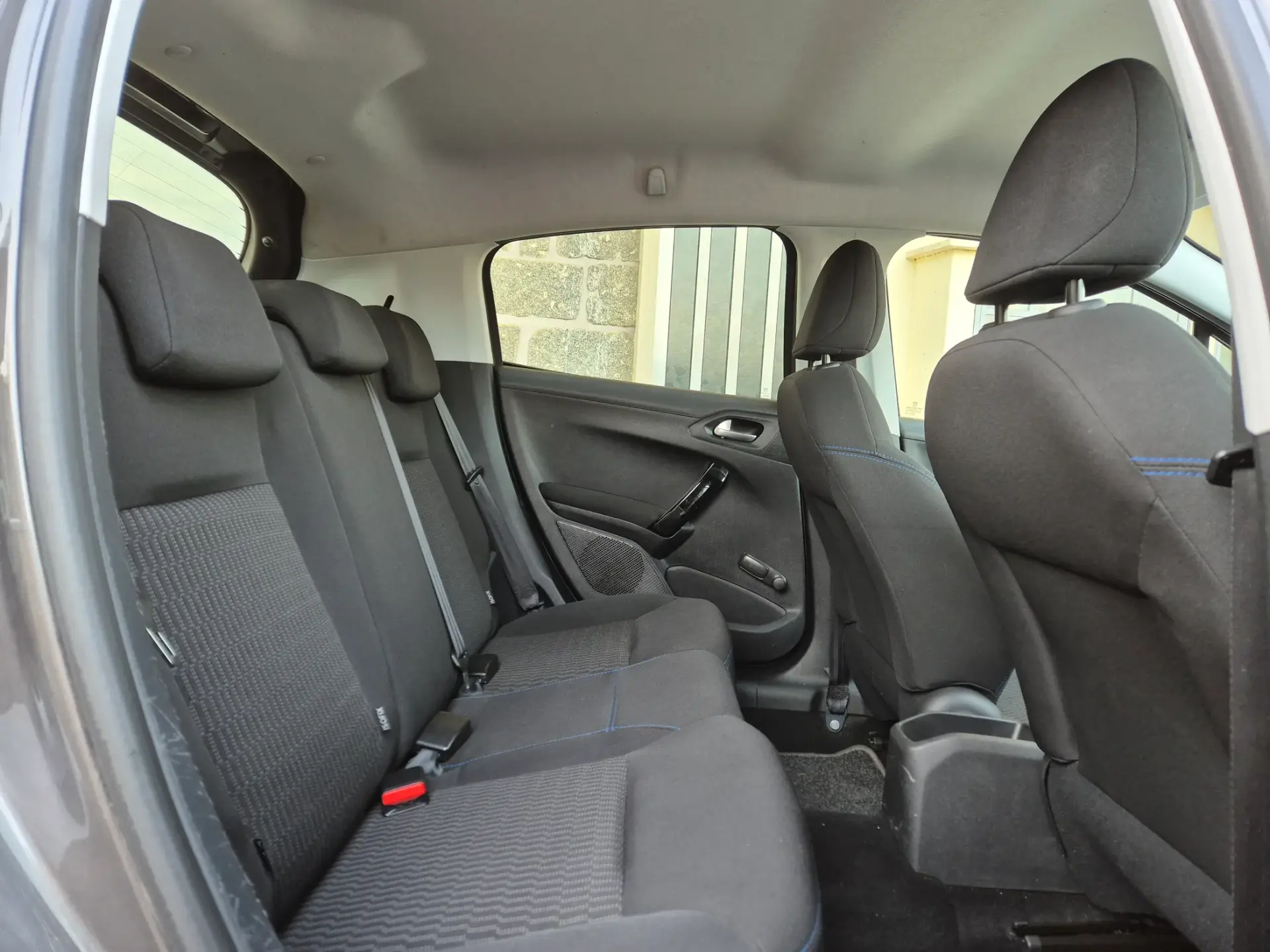 Peugeot 208 1.6 BlueHDi Style 6