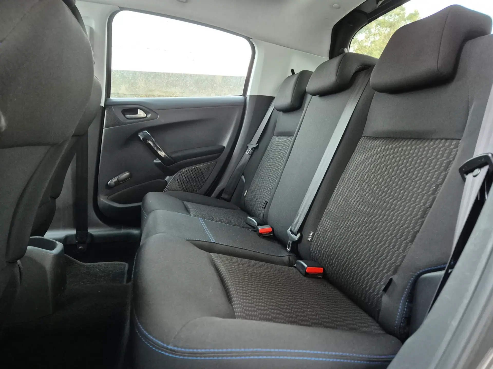 Peugeot 208 1.6 BlueHDi Style 11
