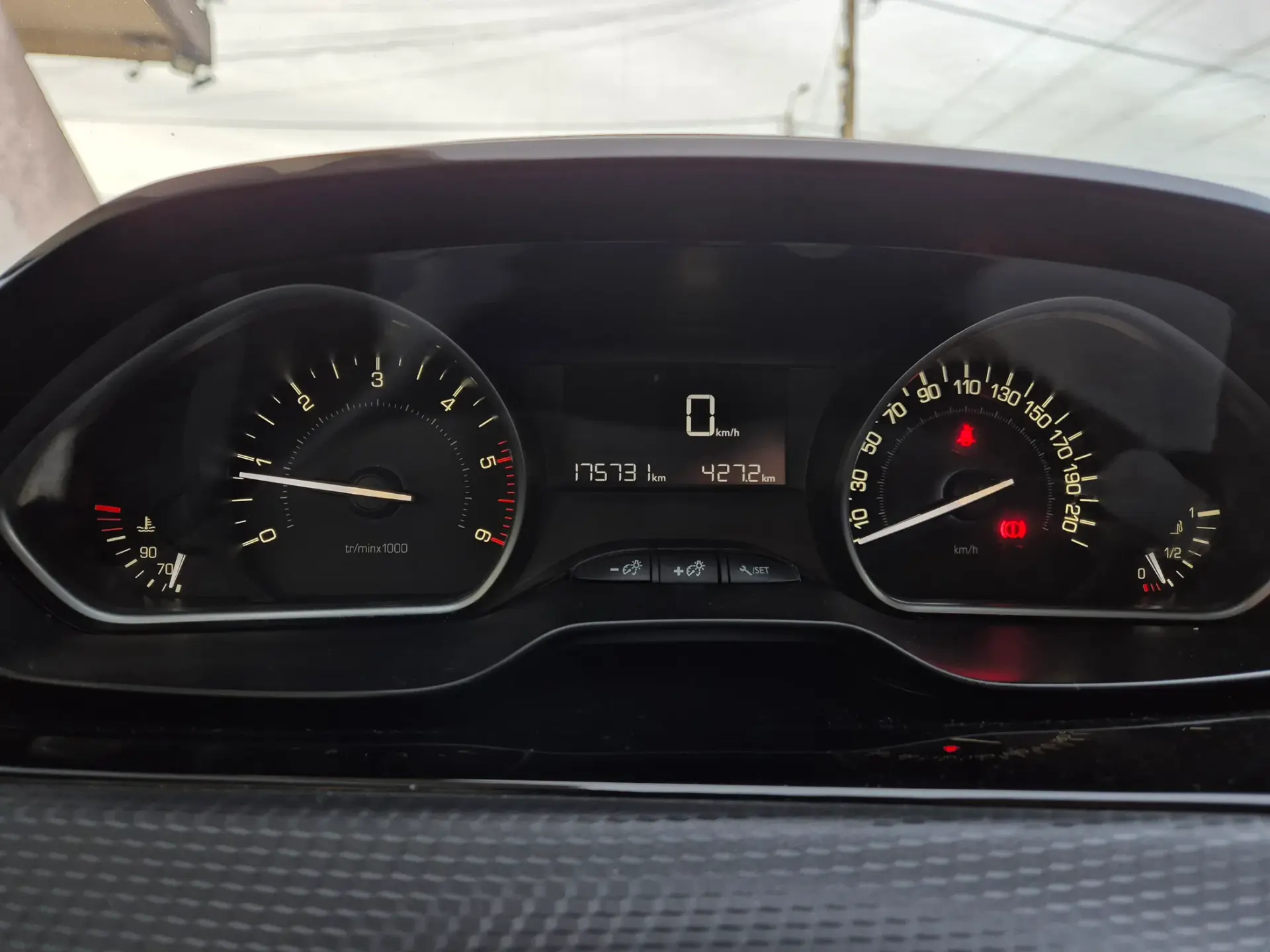 Peugeot 208 1.6 BlueHDi Style 18