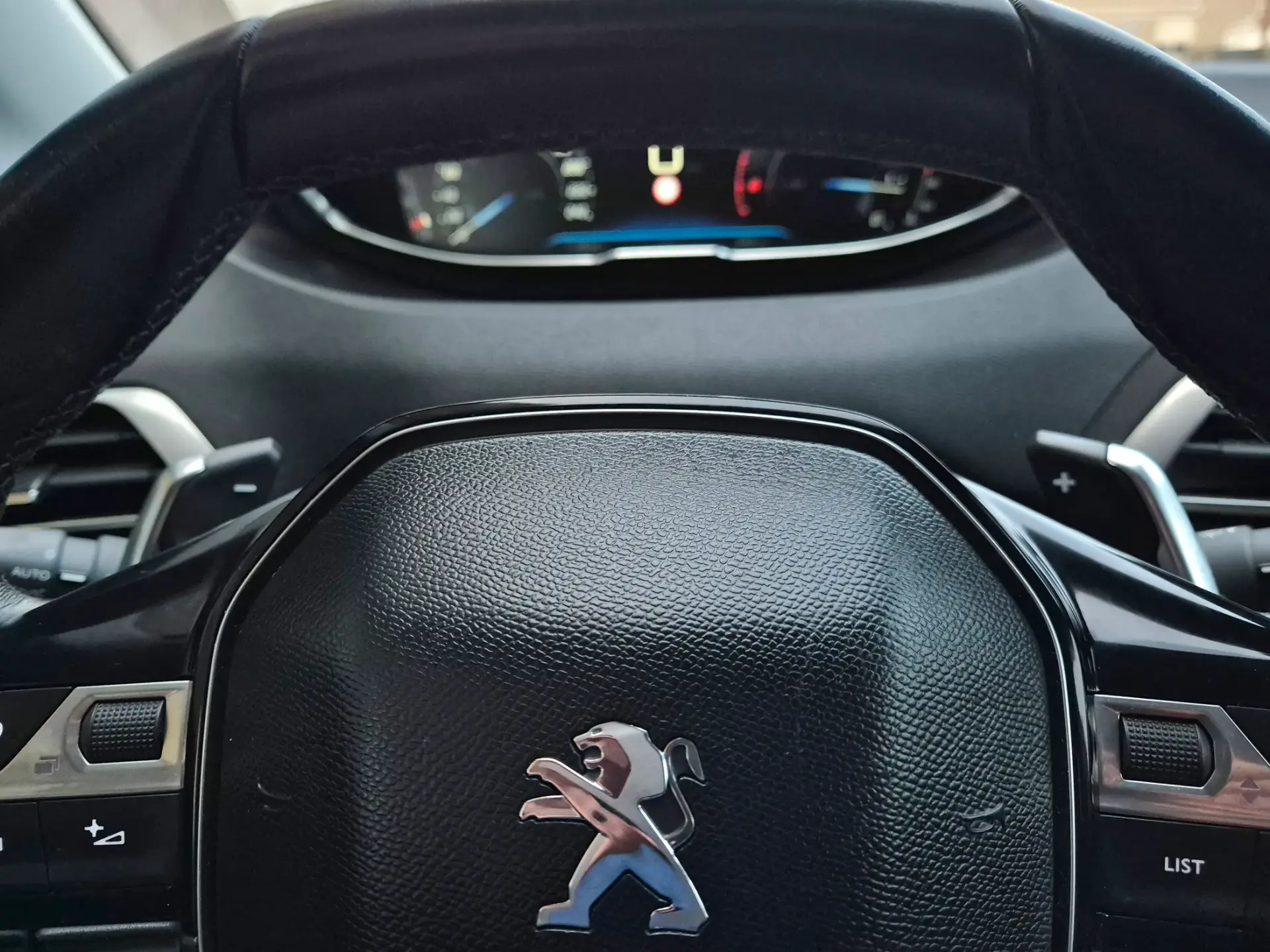 Peugeot 3008 1.5 BlueHDi Allure EAT8 18