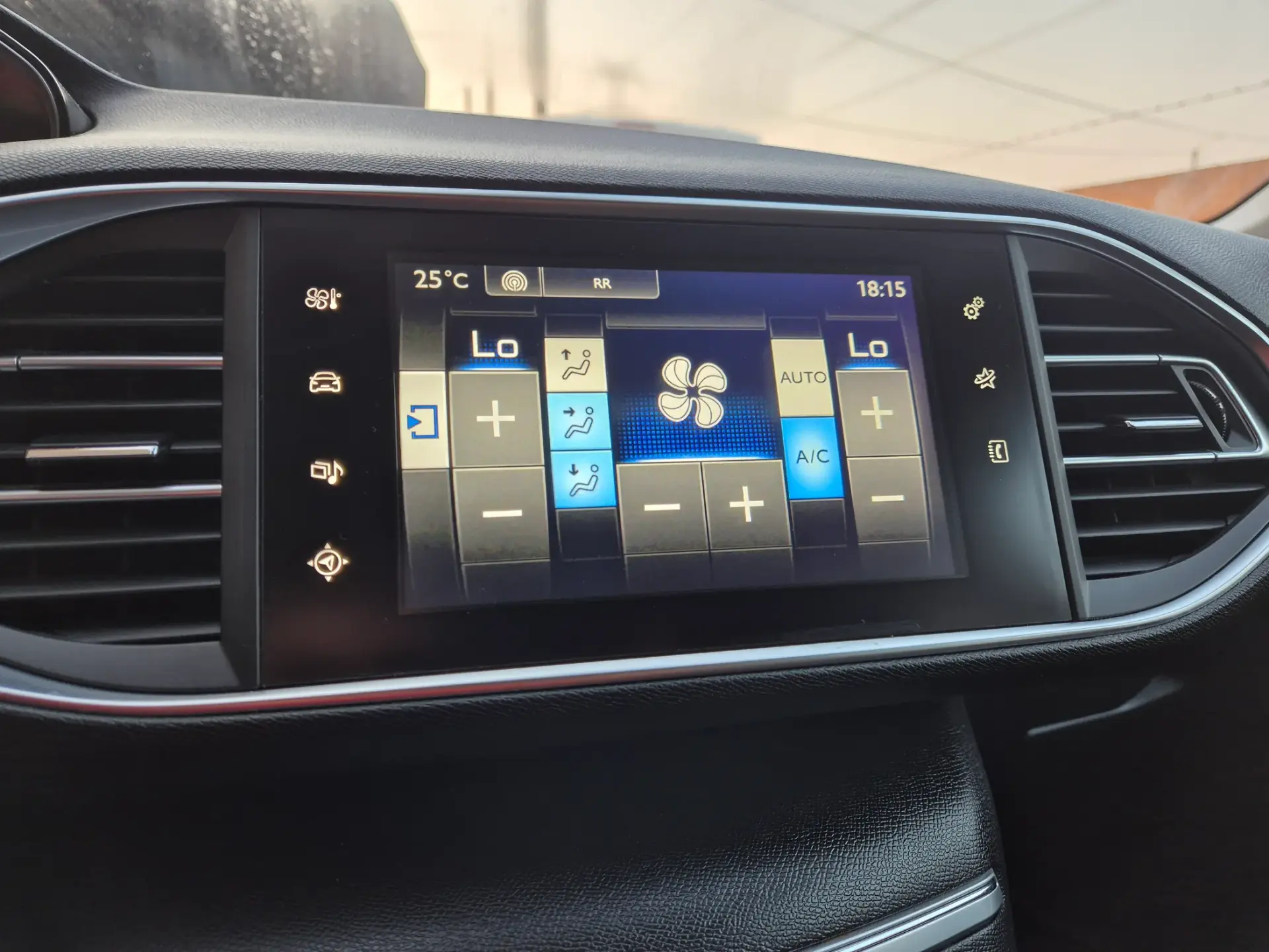 Peugeot 308 1.6 BlueHDi Style 28