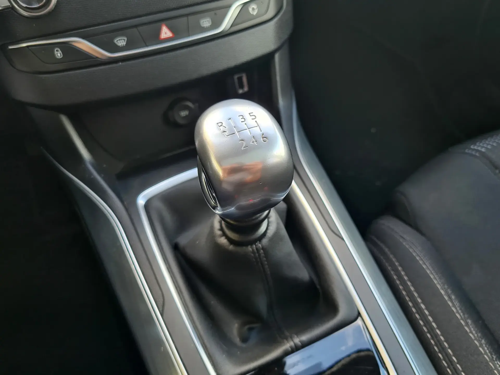 Peugeot 308 SW 1.6 BlueHDi Allure 29
