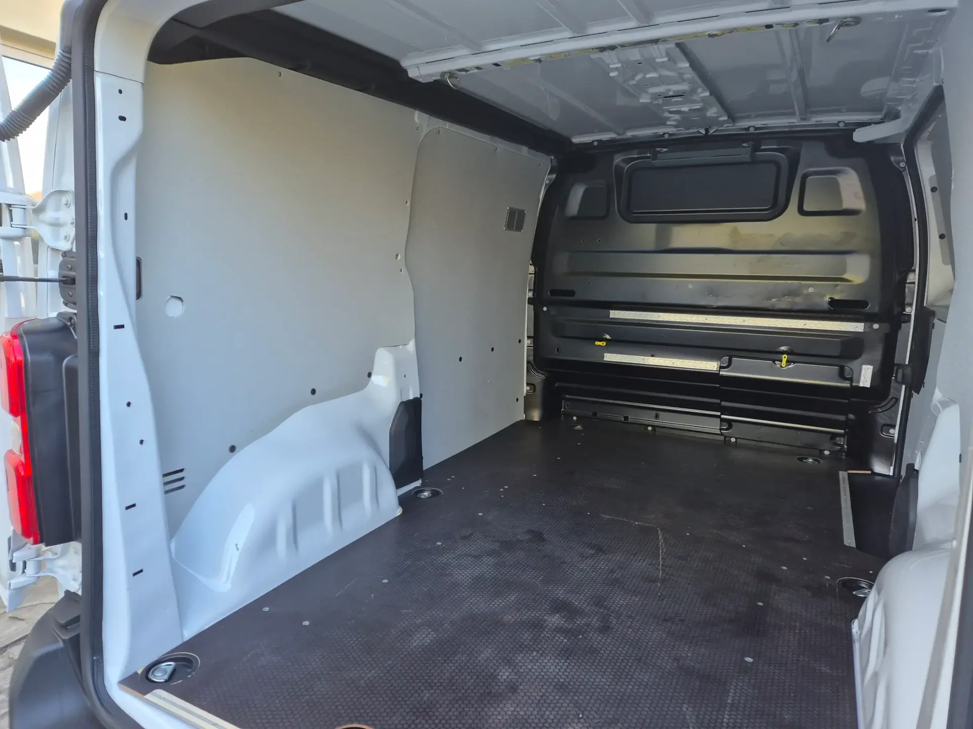 Peugeot Expert Outro 11