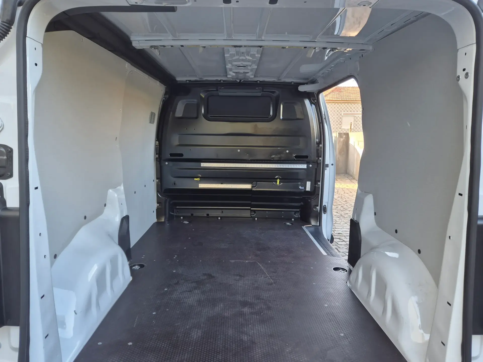 Peugeot Expert Outro 13