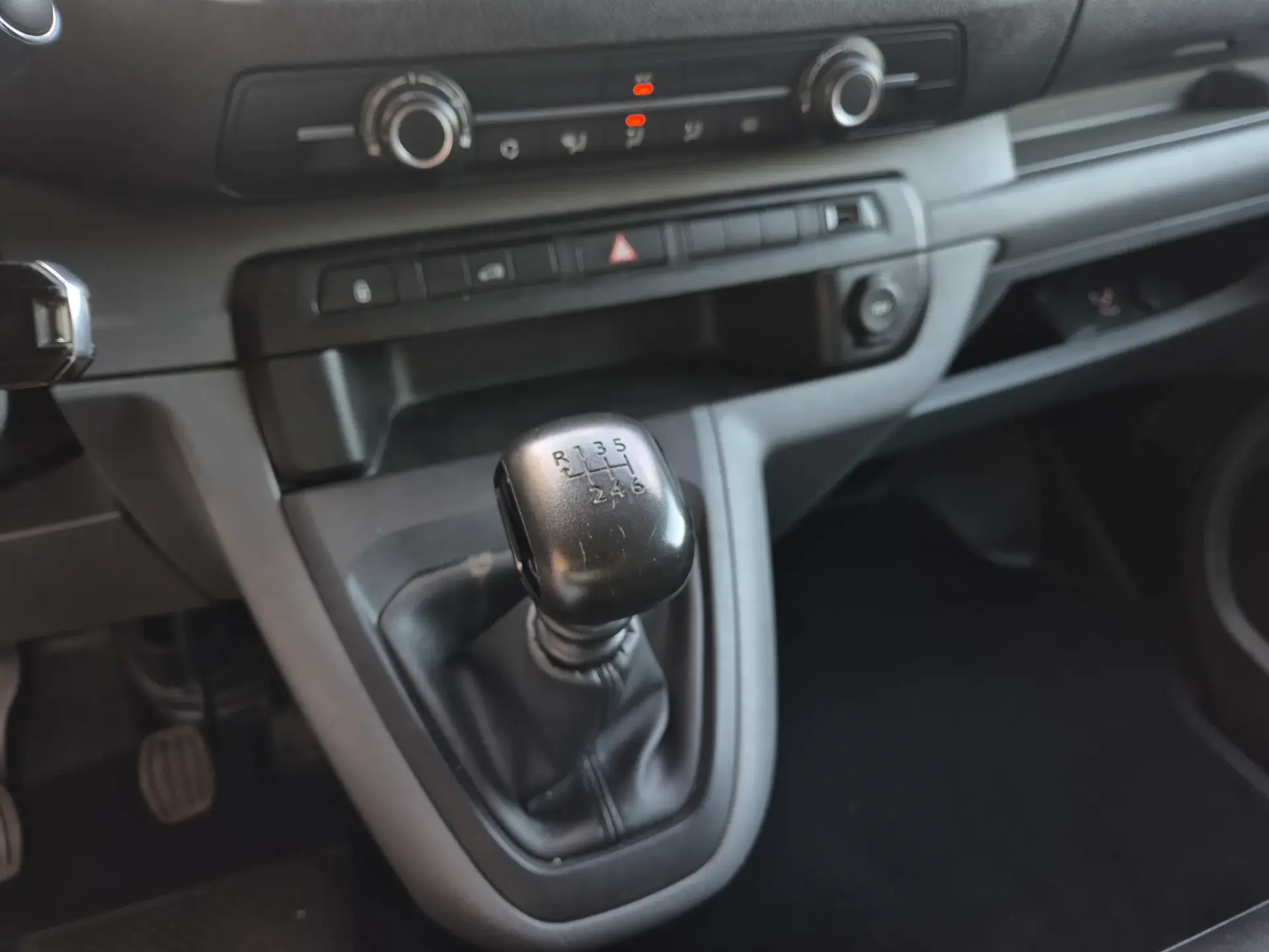 Peugeot Expert Outro 26