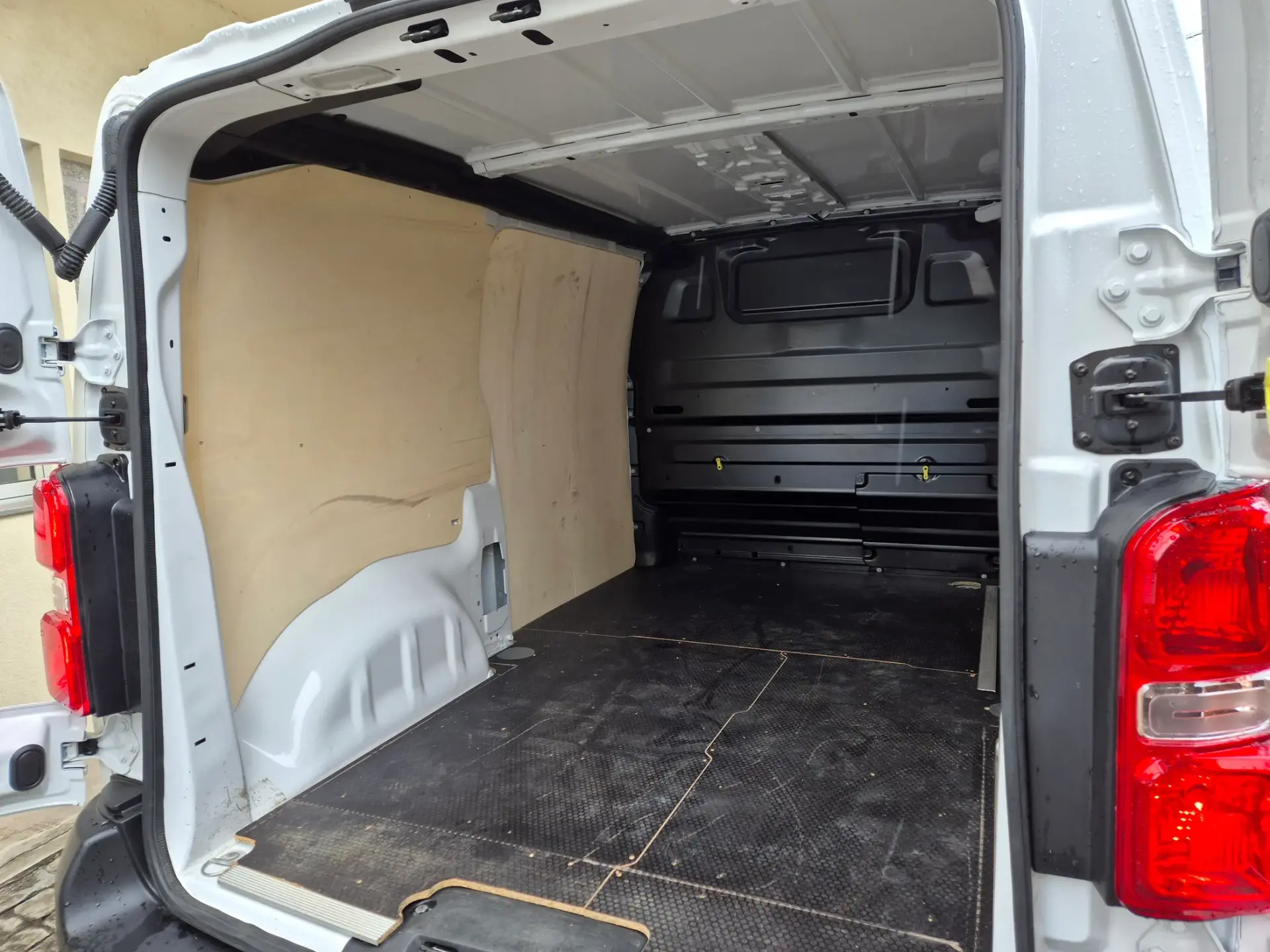 Peugeot Expert 1.5 BlueHDi Standard 8
