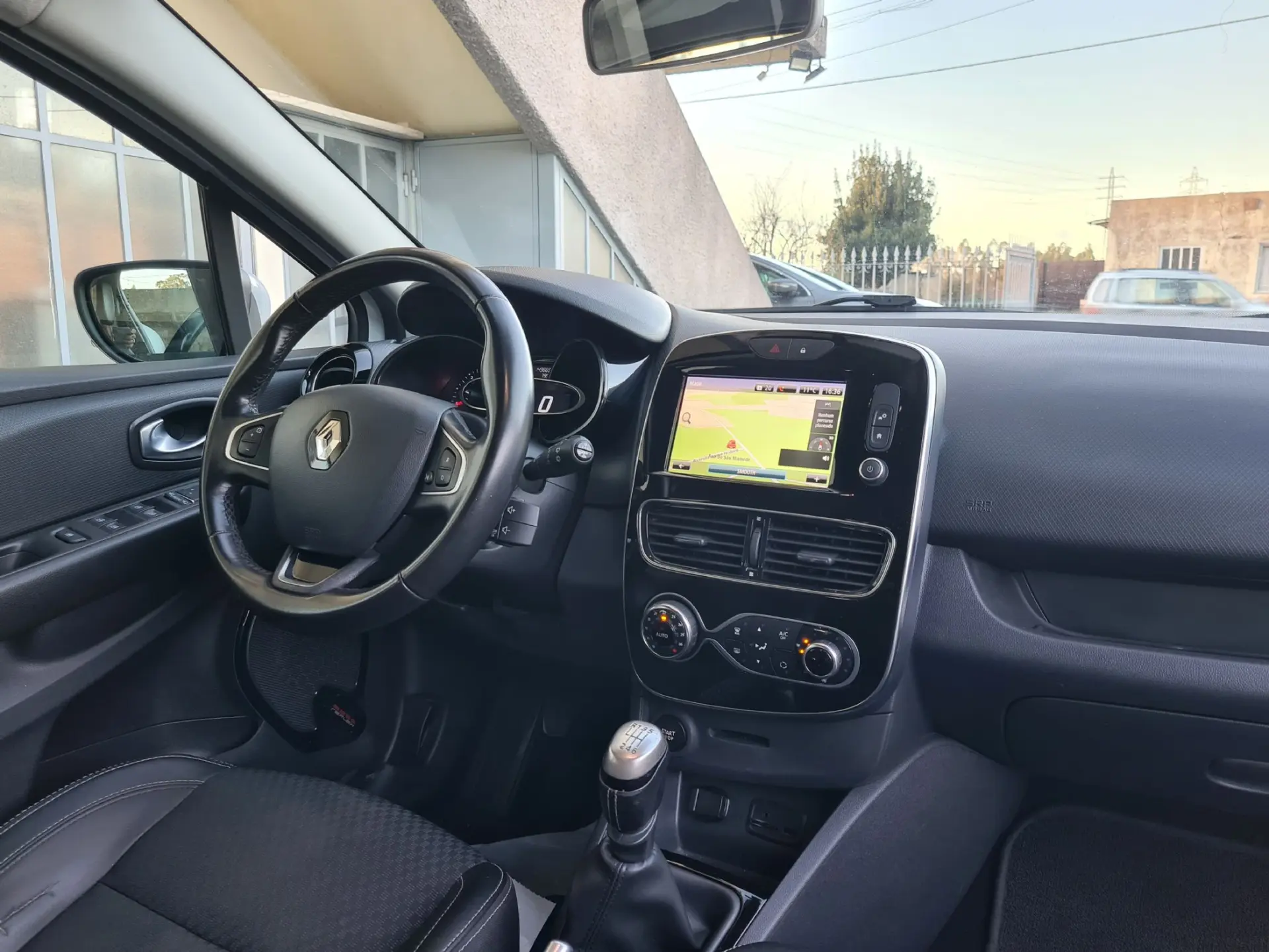 Renault Clio ENERGY dCi 110 Start & Stop INTENS 15