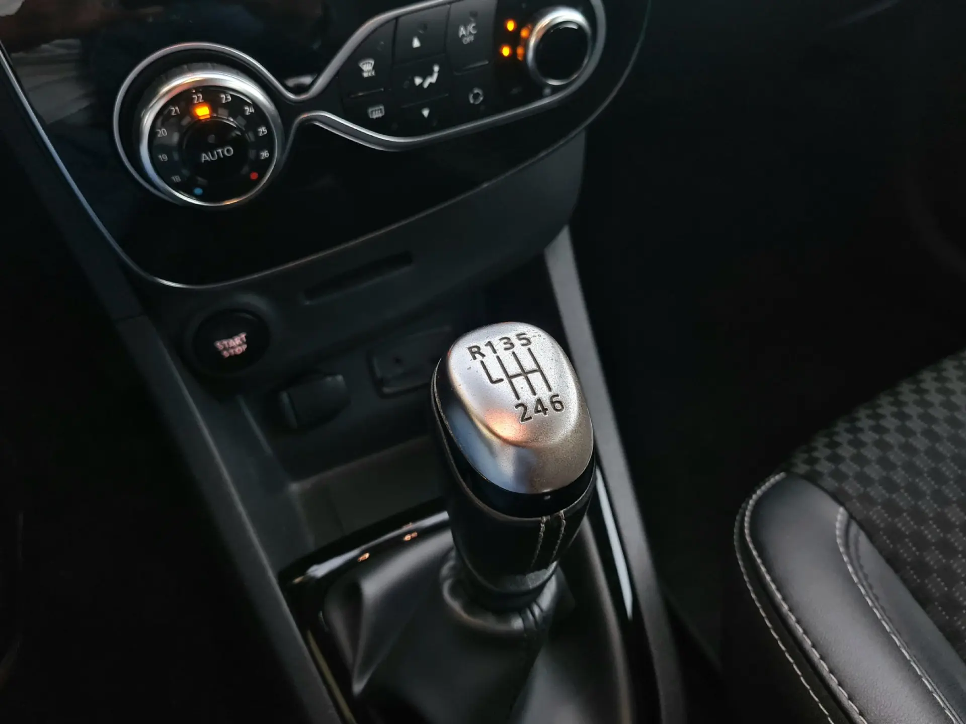 Renault Clio ENERGY dCi 110 Start & Stop INTENS 25