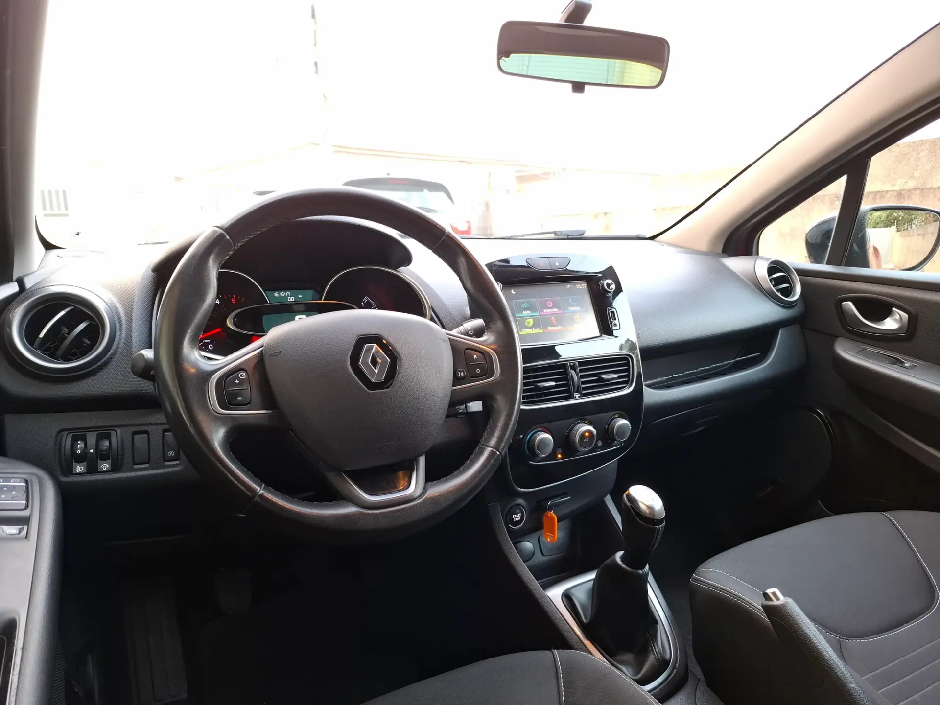 Renault Clio 1.5 dCi Dynamique S 15