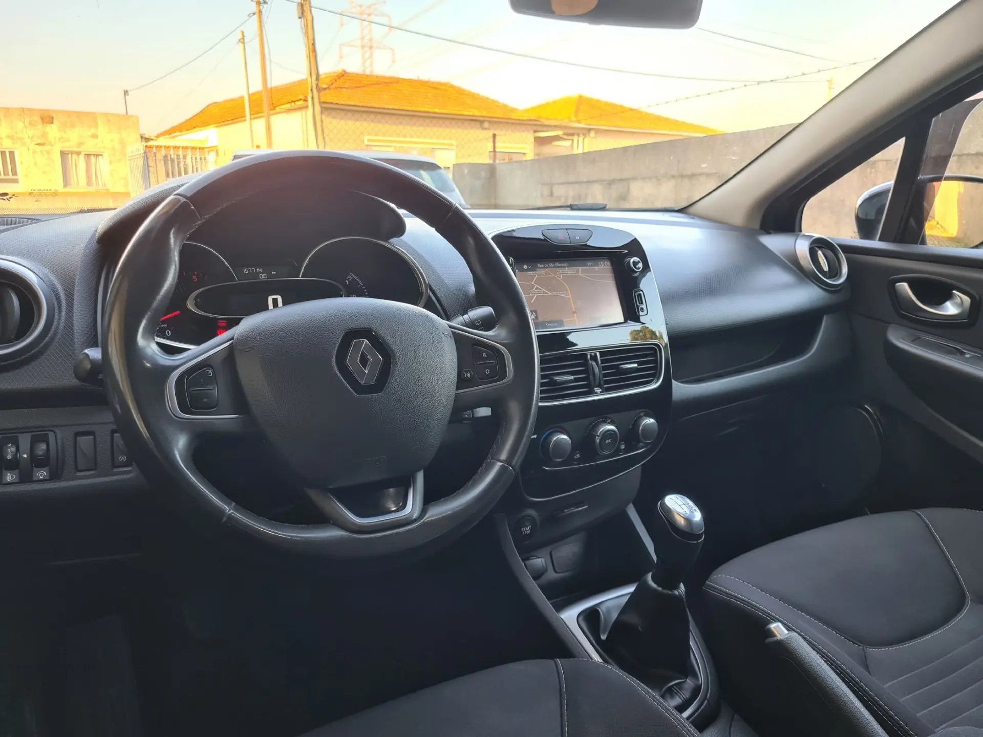 Renault Clio Sport Tourer Outro 13