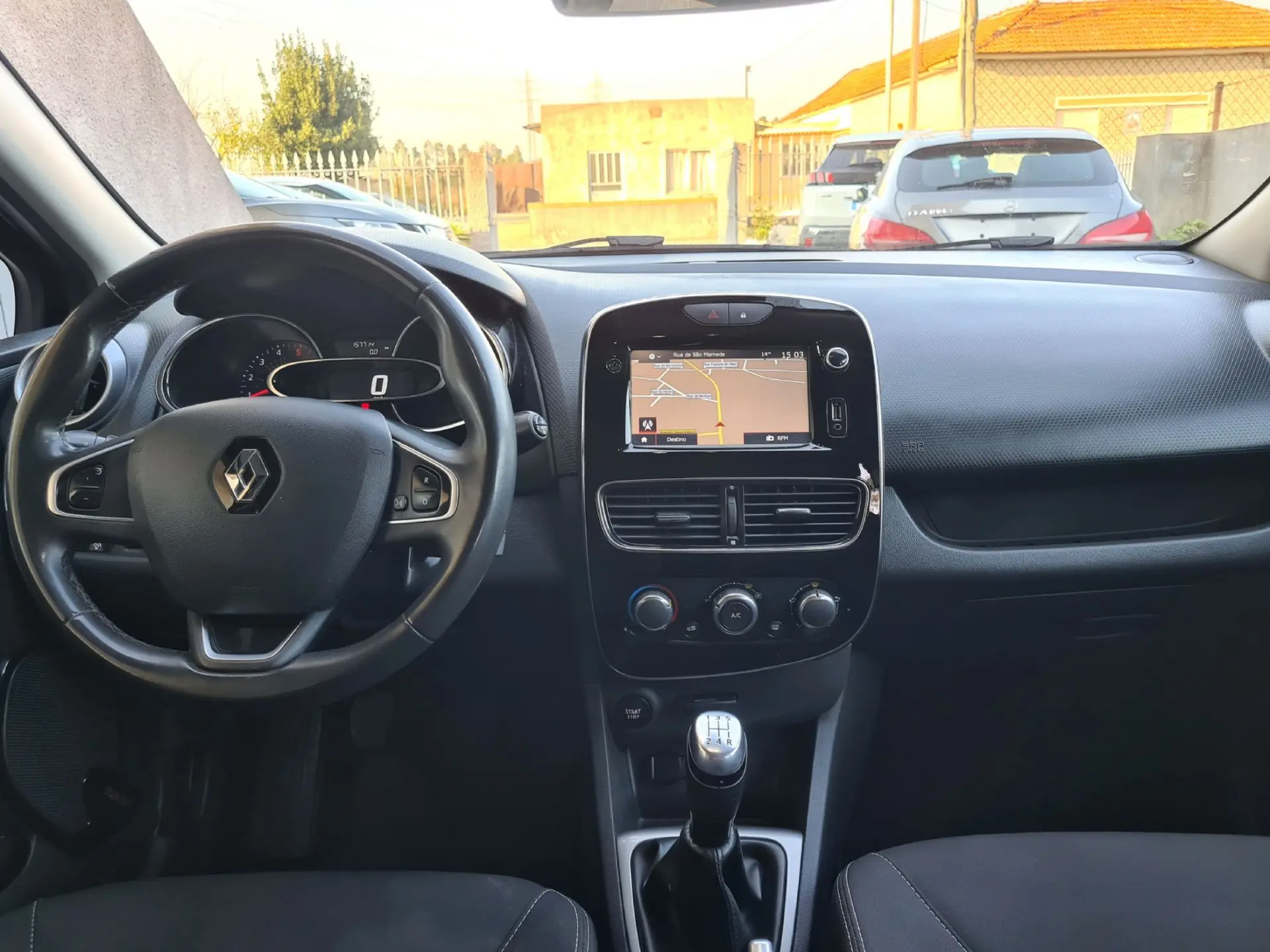 Renault Clio Sport Tourer Outro 14