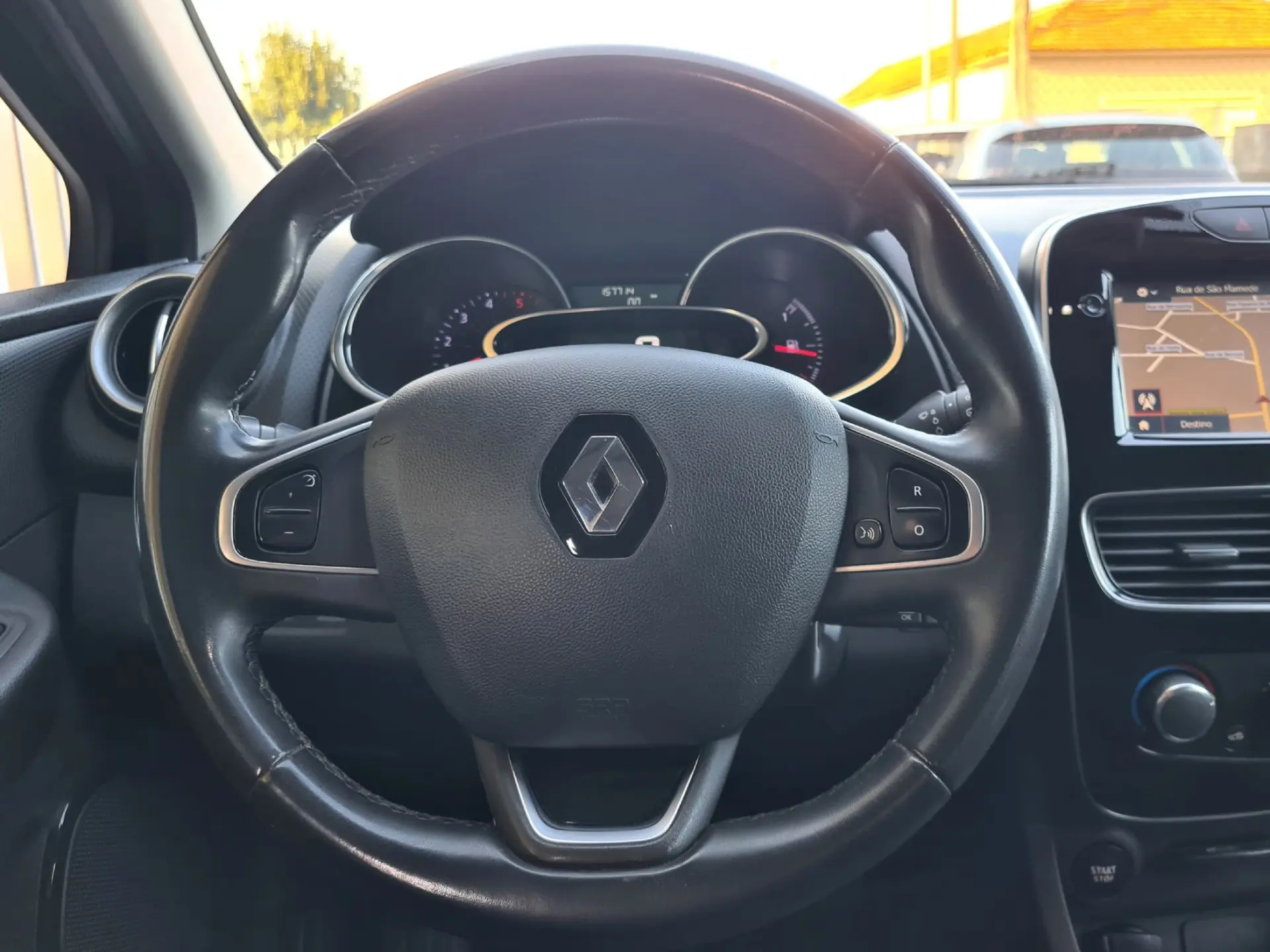 Renault Clio Sport Tourer Outro 16