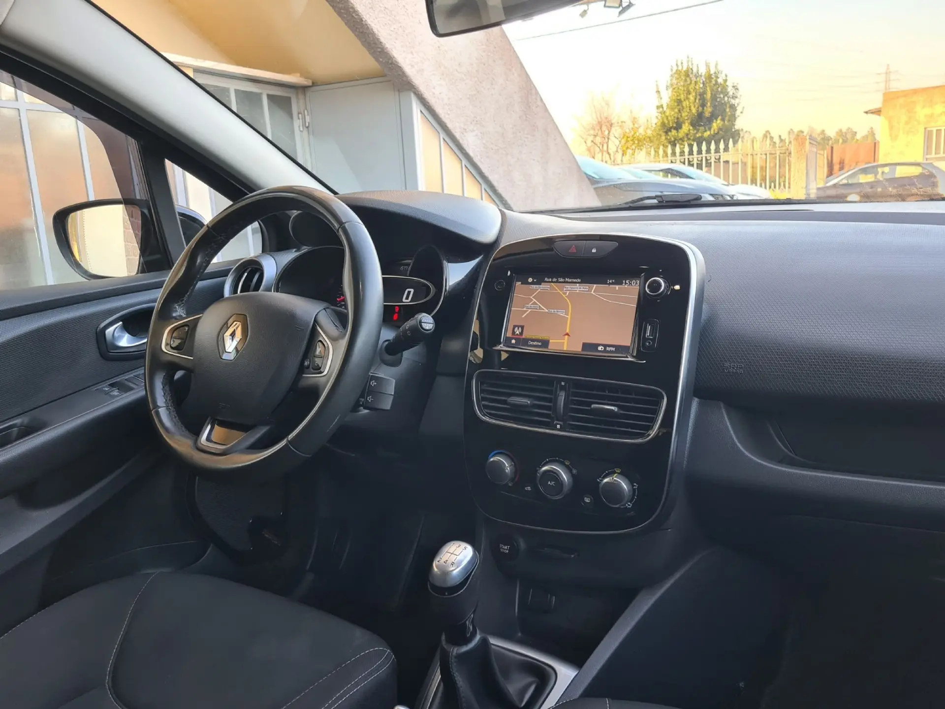 Renault Clio Sport Tourer Outro 15