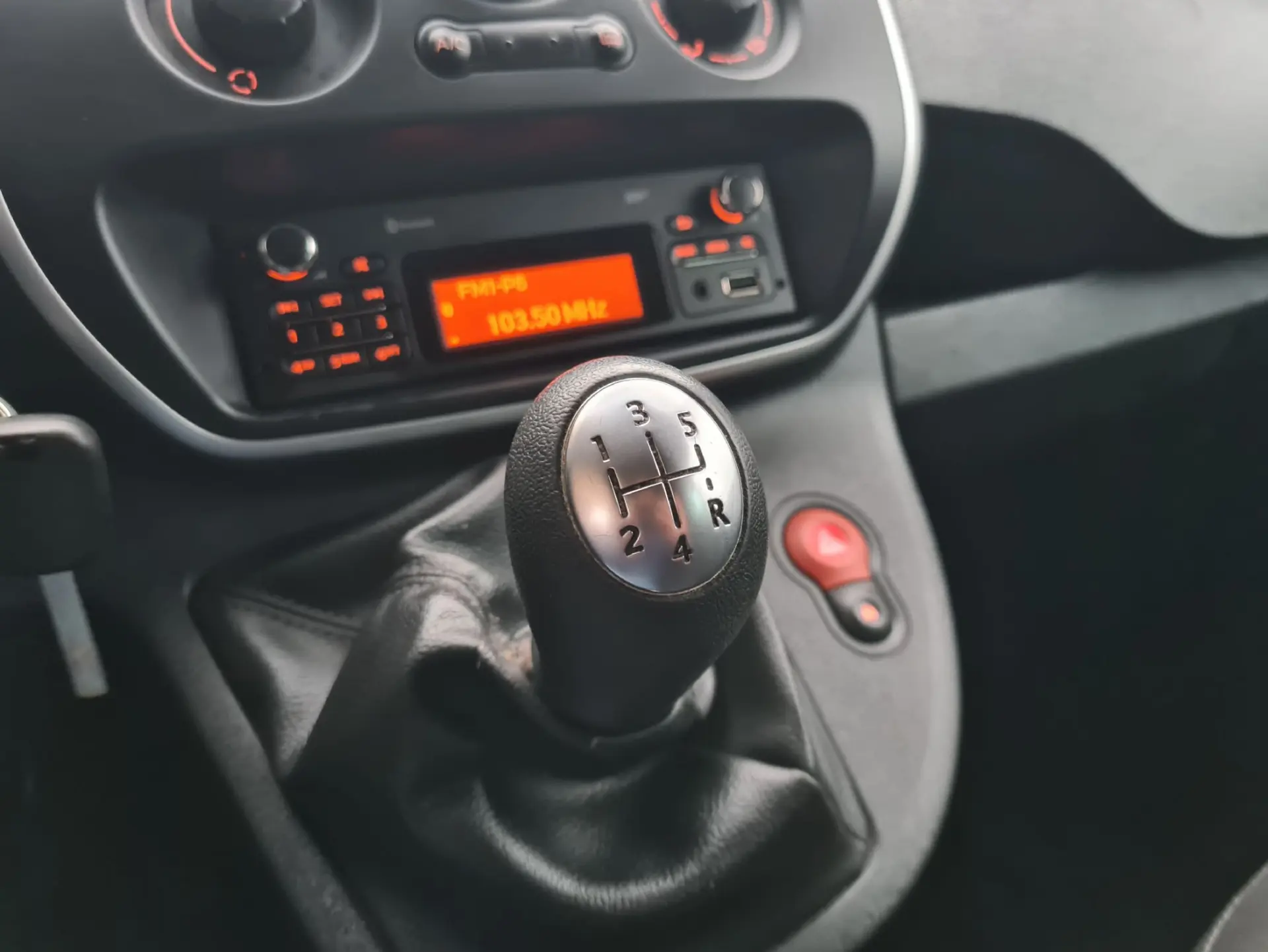 Renault Kangoo Outro 24