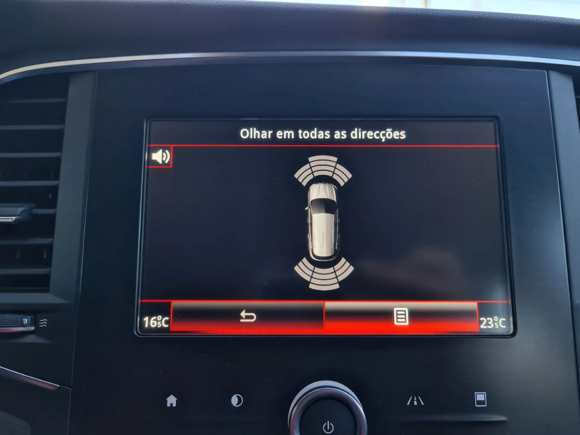 Renault Mégane Sport Tourer BLUE dCi 115 ZEN 26