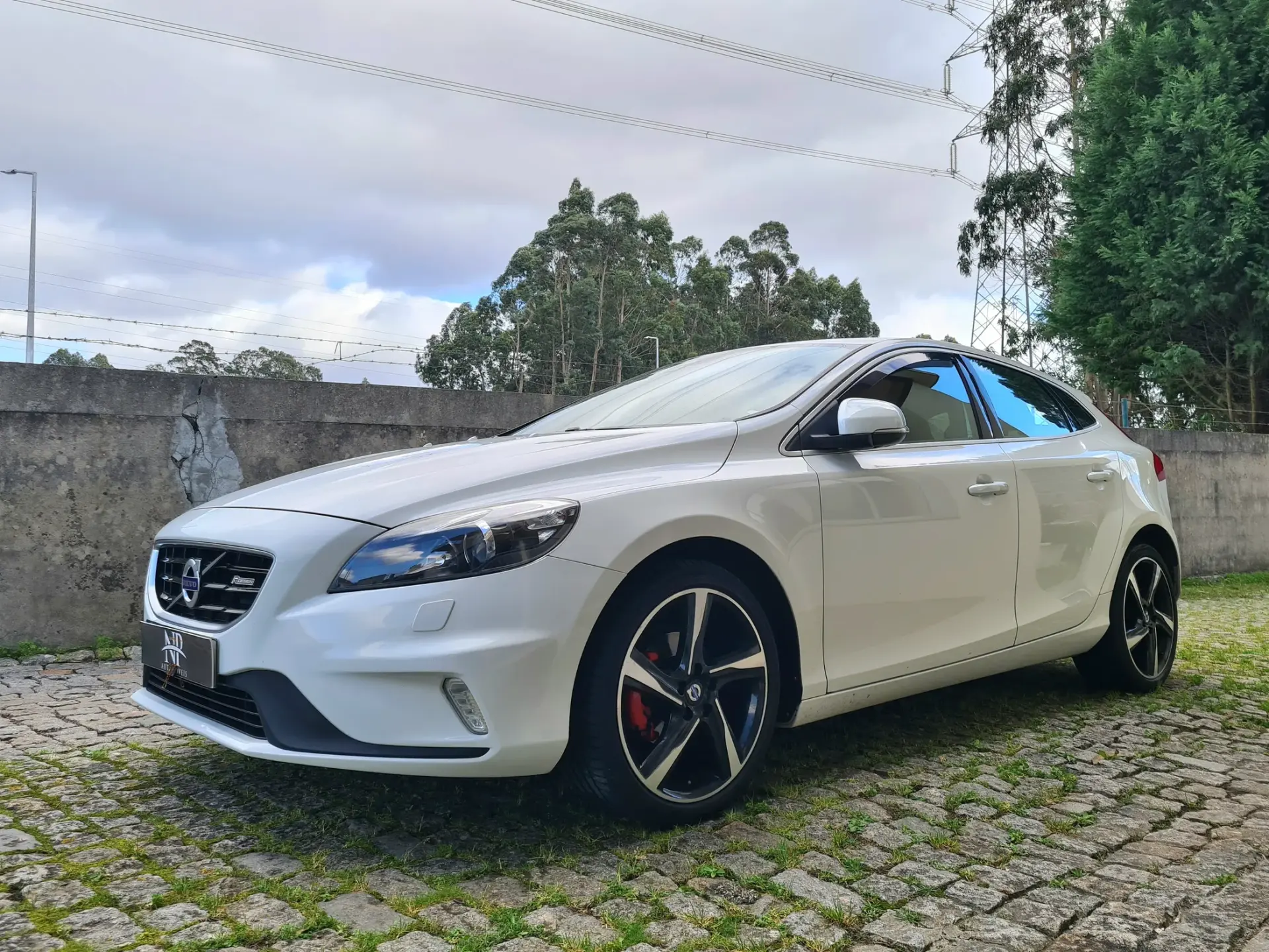 Volvo V40 2.0 D2 R-Design 1