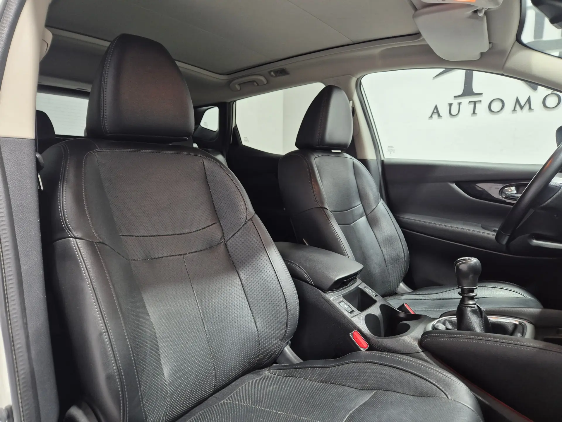 Nissan Qashqai 1.5 dCi Tekna Premium 10