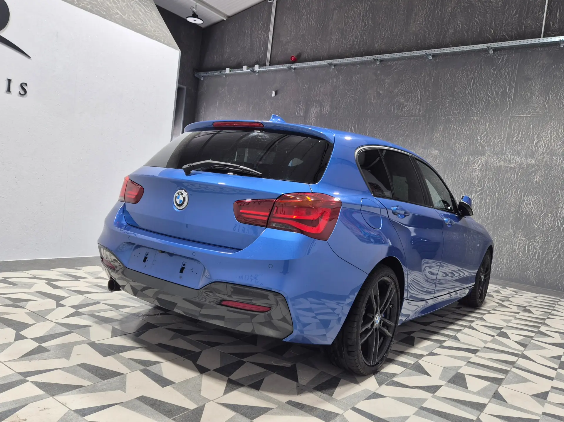 BMW 116 i Pack M 5