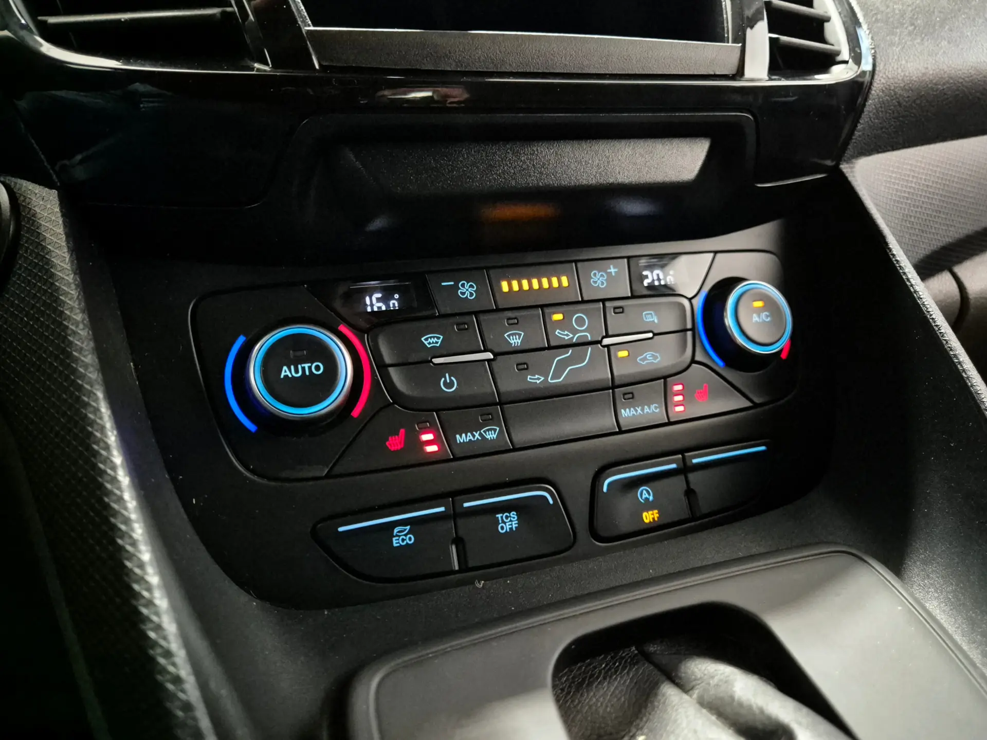 Ford Transit Connect Outro 31