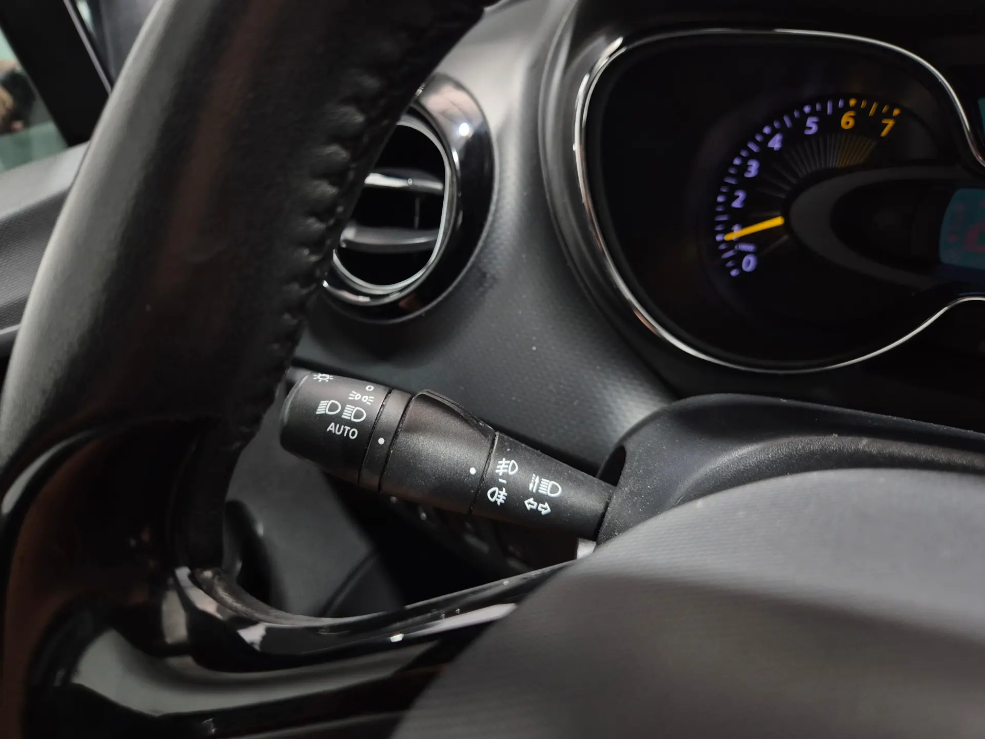Renault Captur ENERGY TCe 120 EDC Intens 21