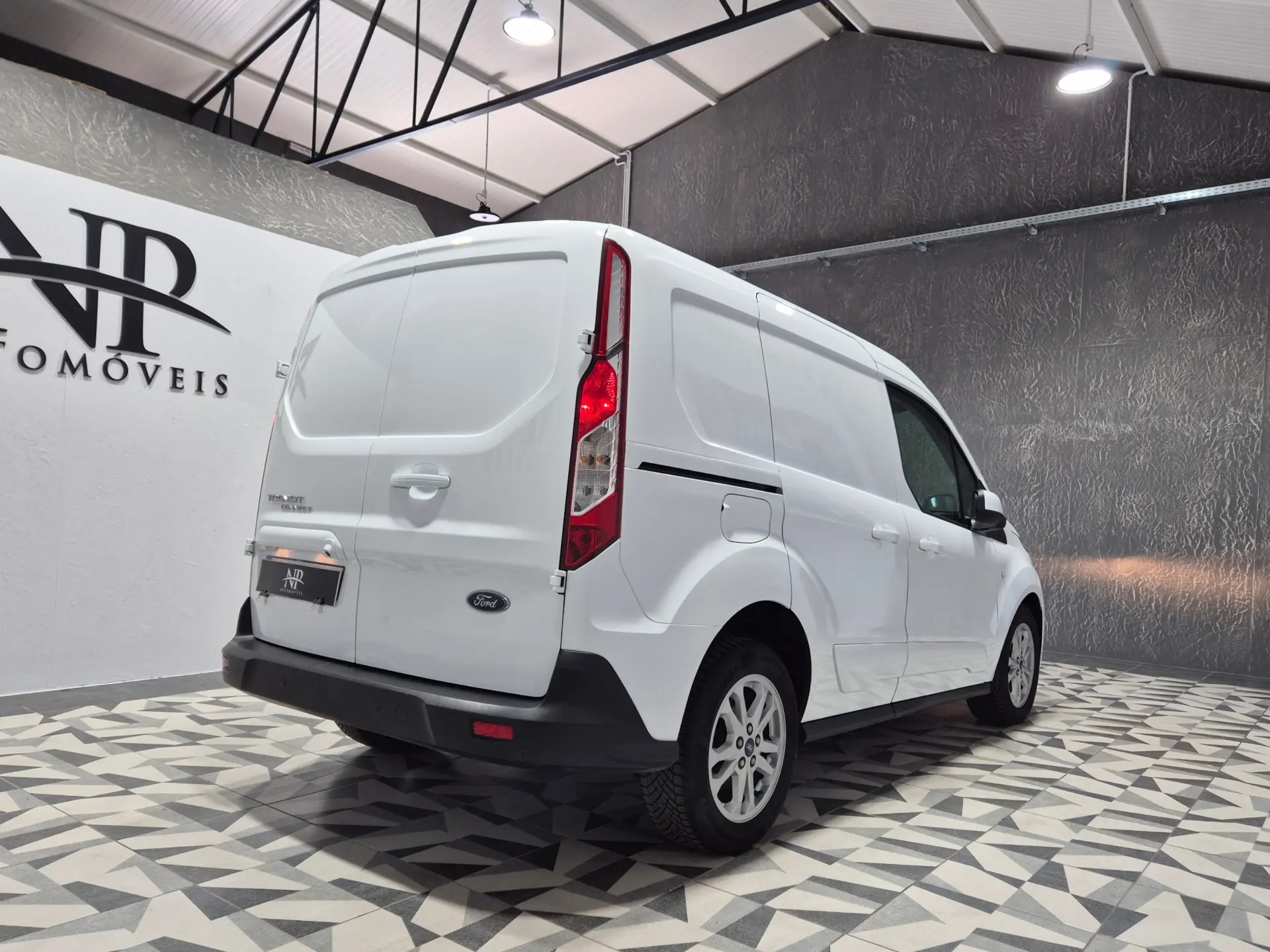 Ford Transit Connect Outro 4