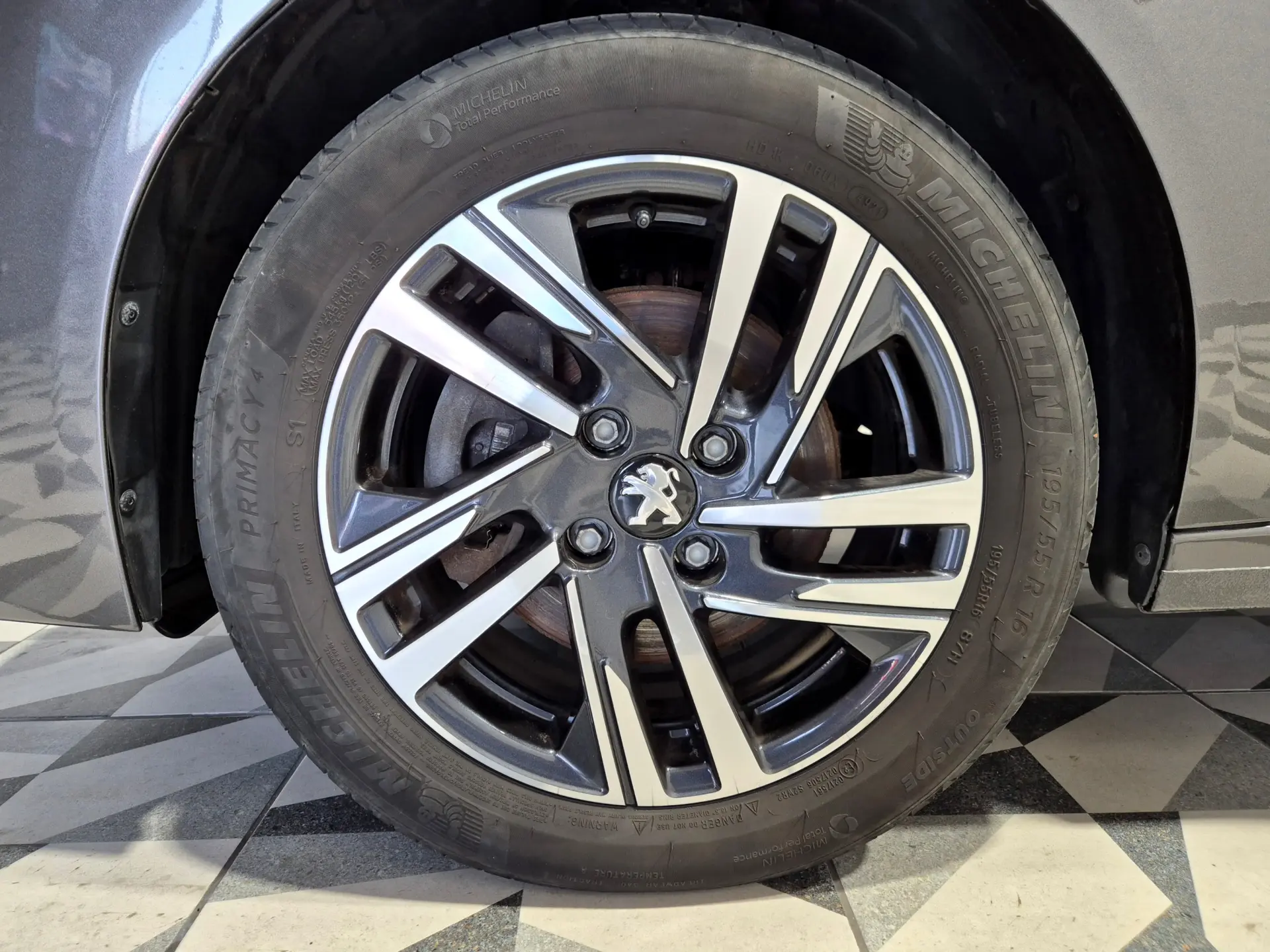 Peugeot 208 1.5 BlueHDi Allure 7