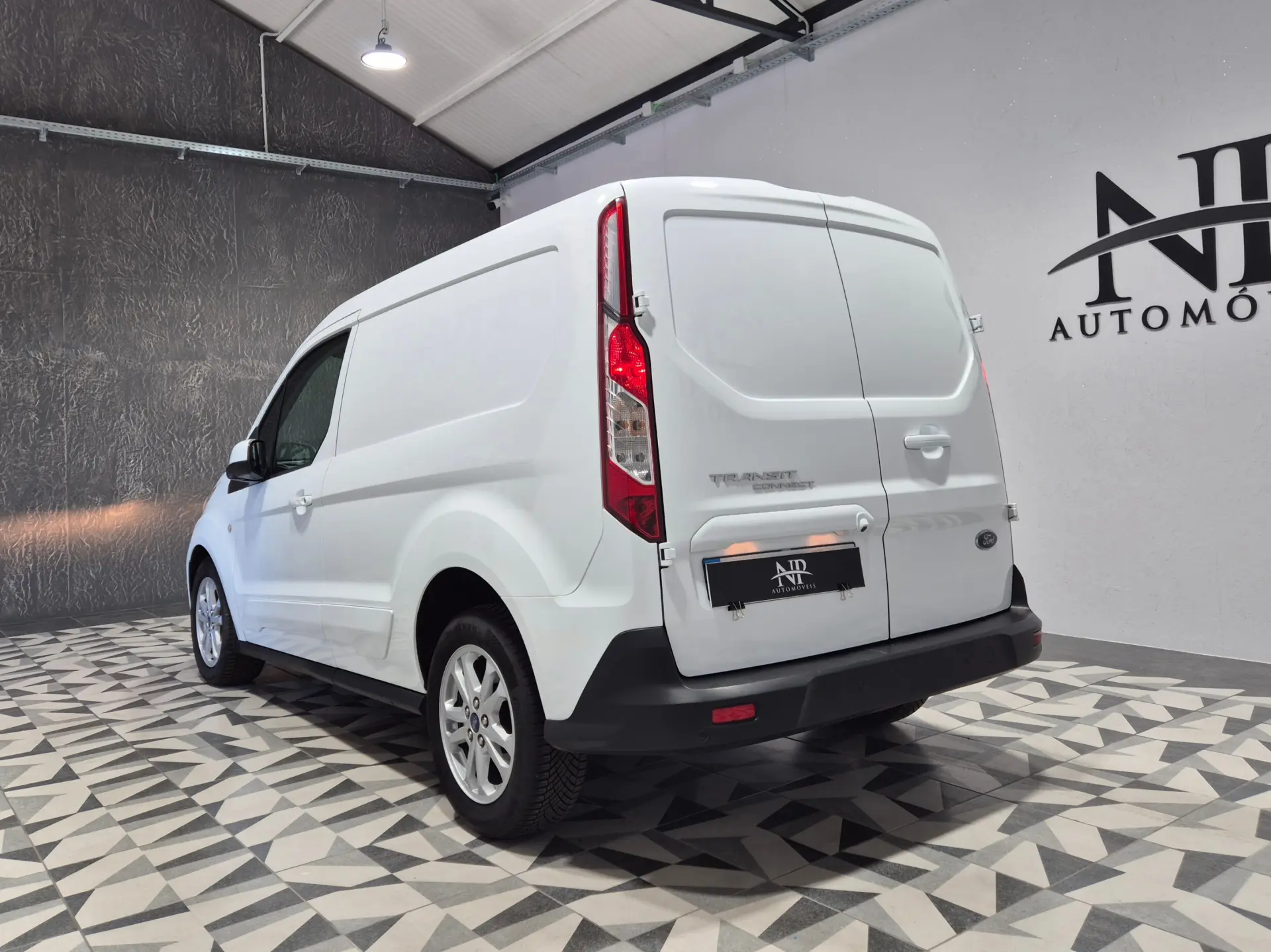 Ford Transit Connect Outro 2