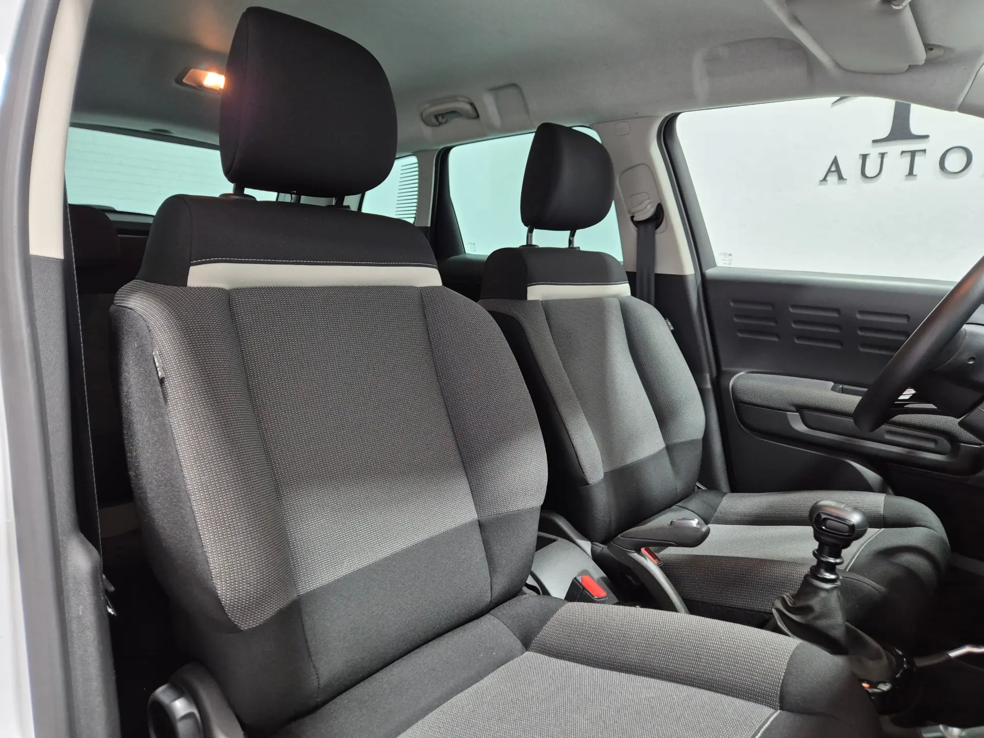 Citroen C3 Aircross 1.2 PureTech Shine 12