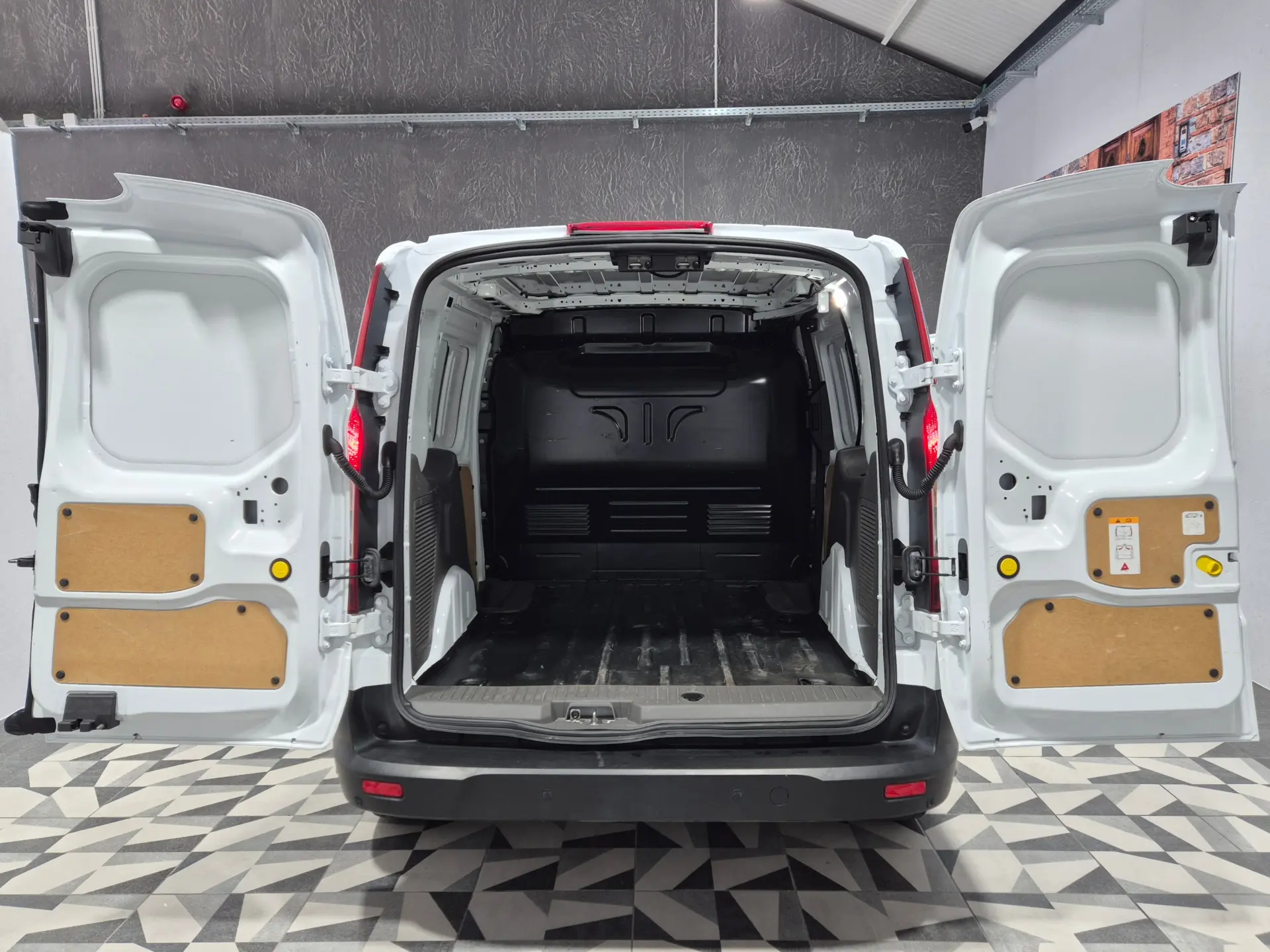 Ford Transit Connect Outro 9