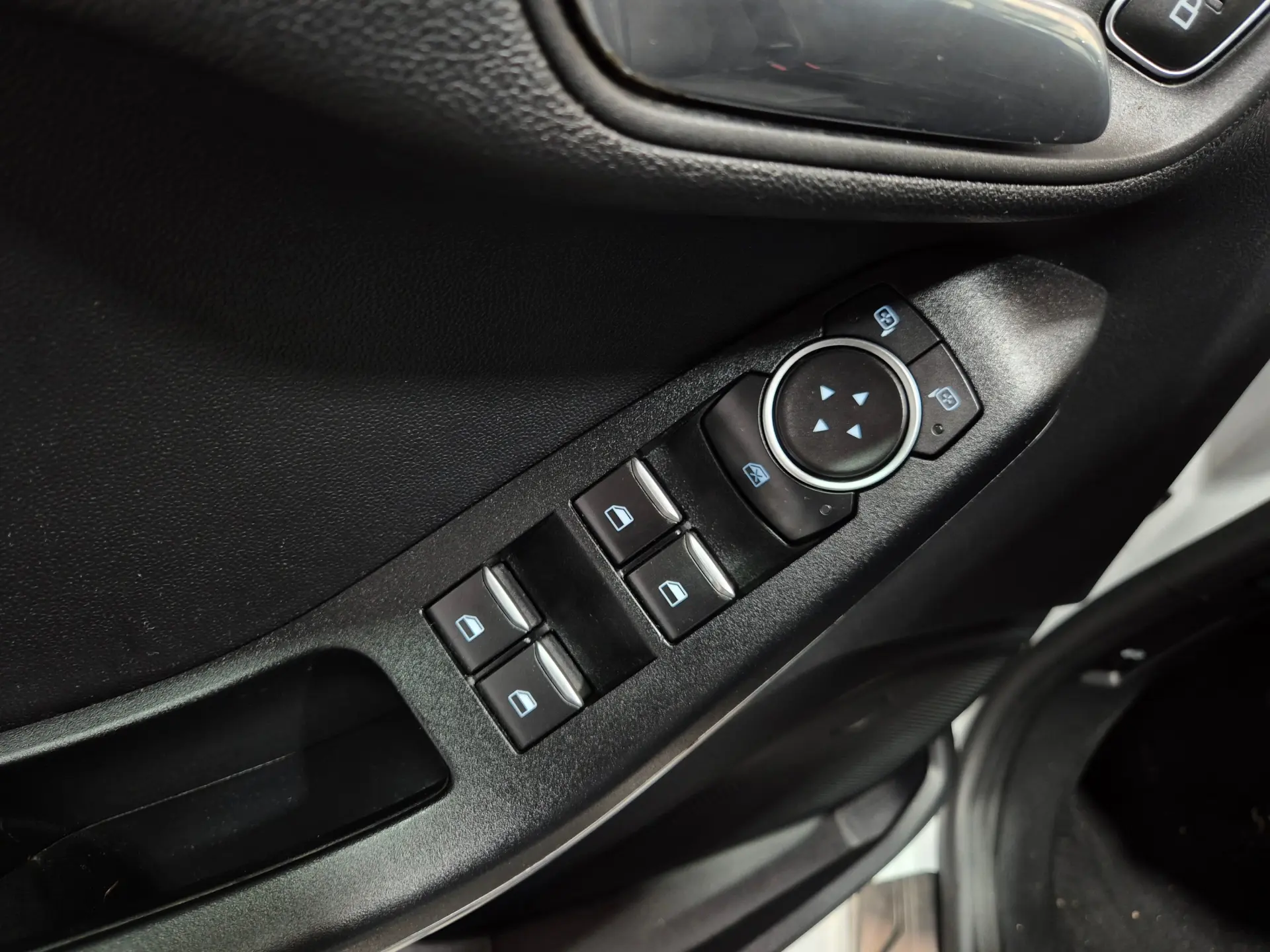 Ford Fiesta 1.0 EcoBoost S&S ACTIVE X 28