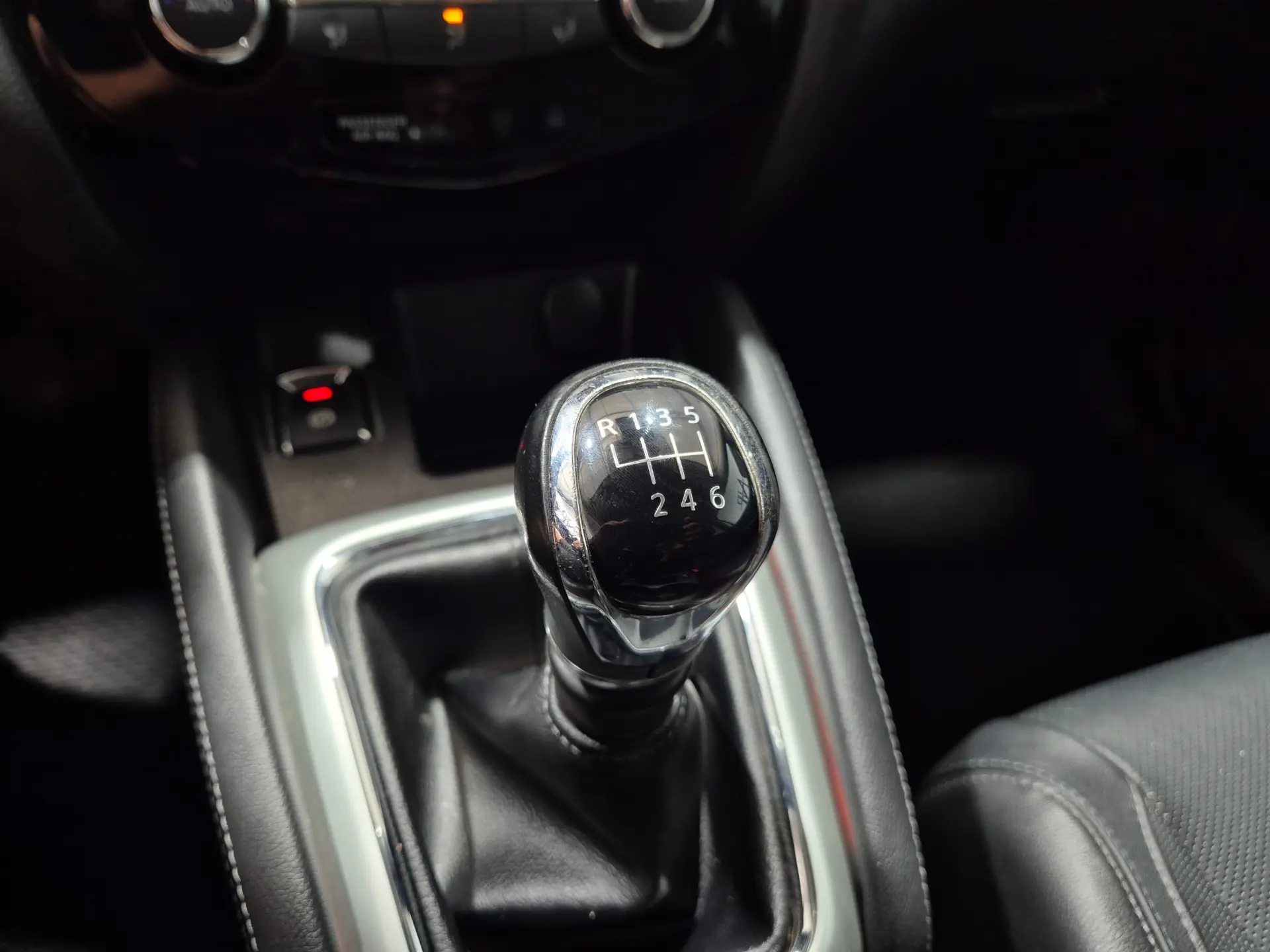Nissan Qashqai 1.5 dCi Tekna Premium 26