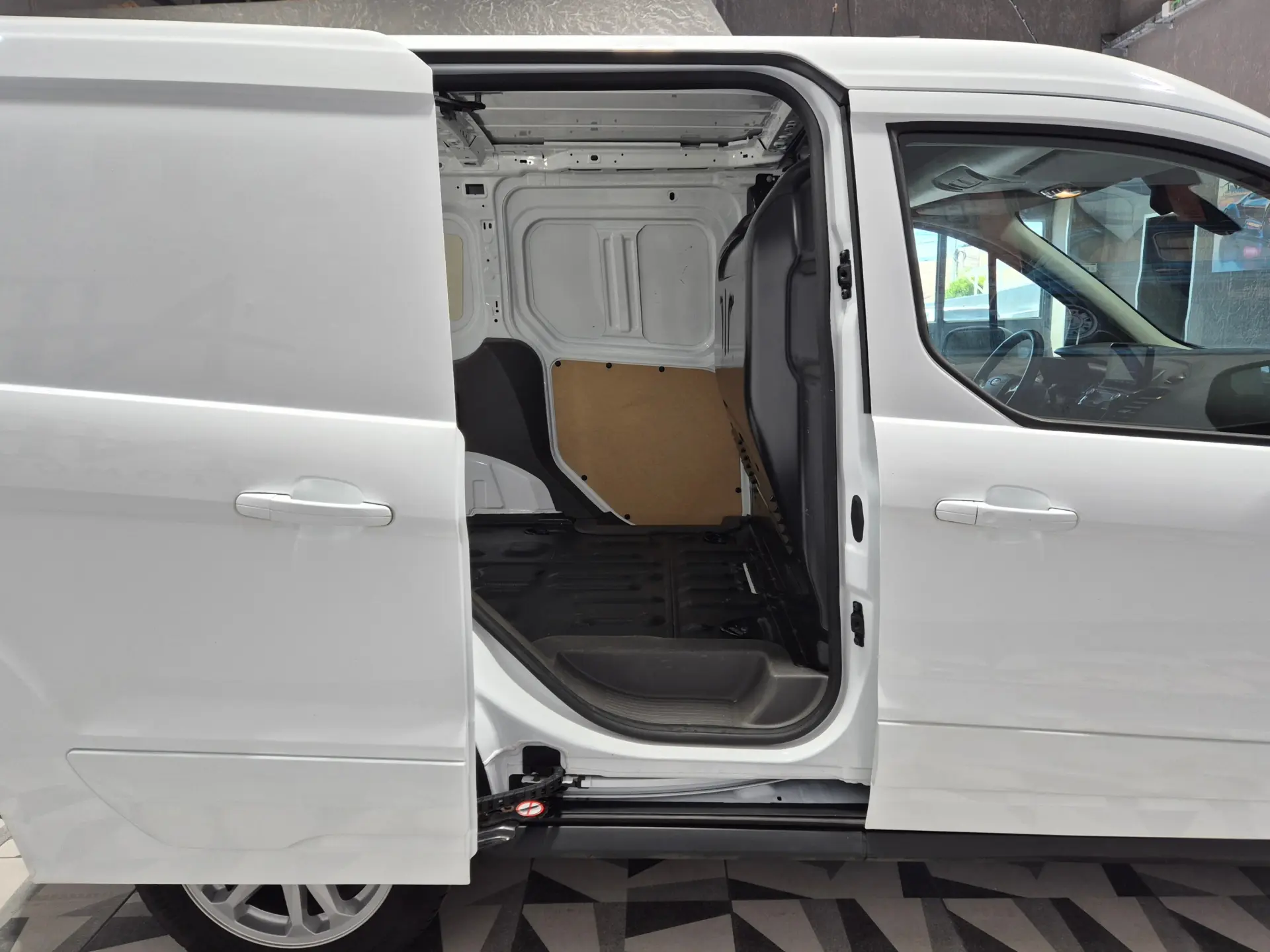 Ford Transit Connect Outro 13