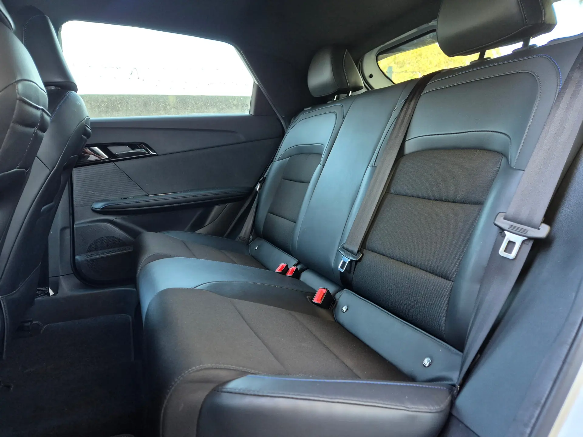 MG MG4 64 kWh Luxury 14