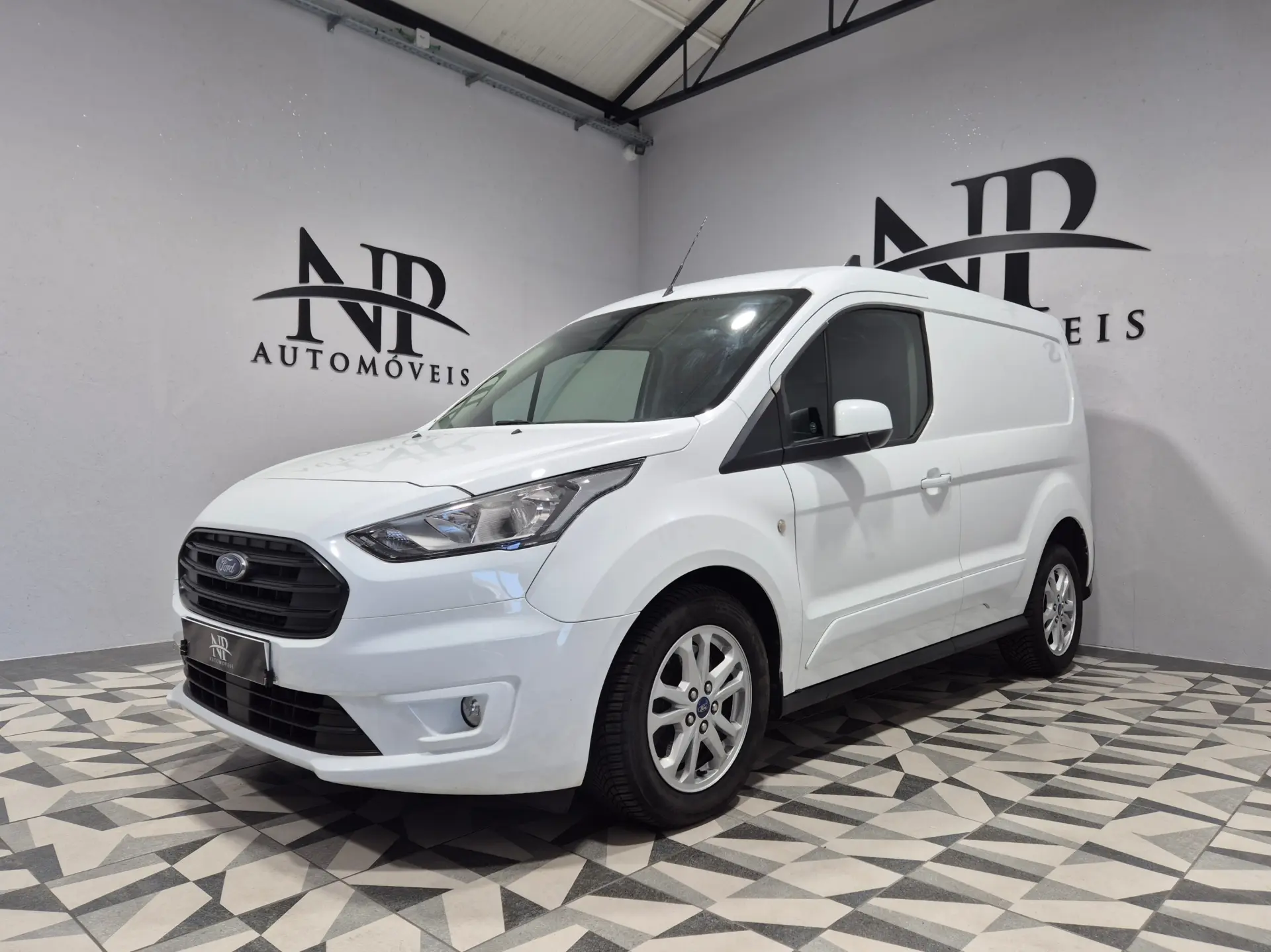 Ford Transit Connect Outro 1