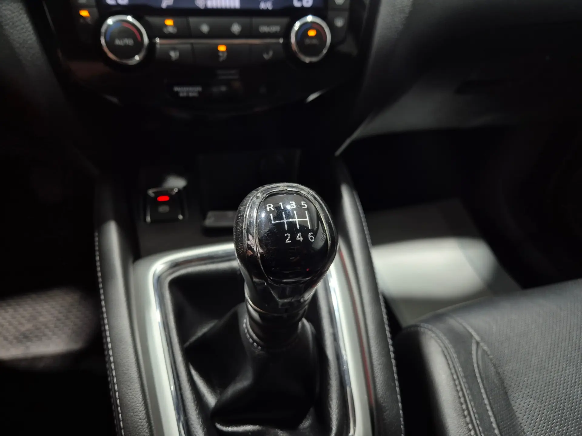 Nissan Qashqai 1.5 dCi Tekna Premium 27