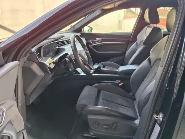 Audi e-tron 55 quattro S line 12