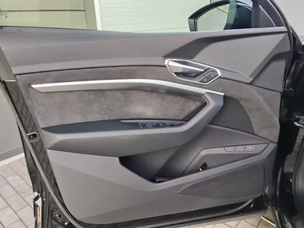 Audi e-tron 55 quattro S line 13