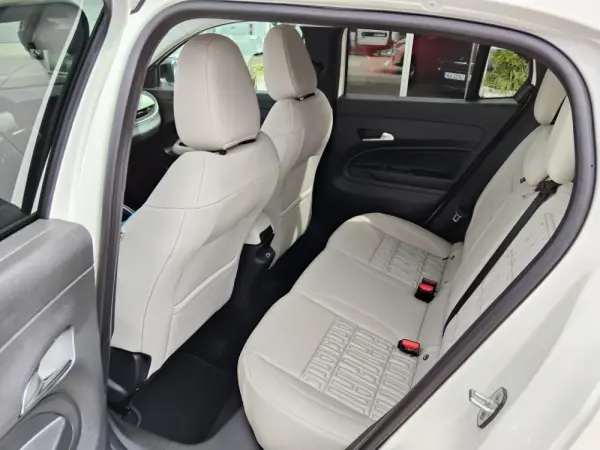 Fiat 600 1.2 Hybrid La Prima 19